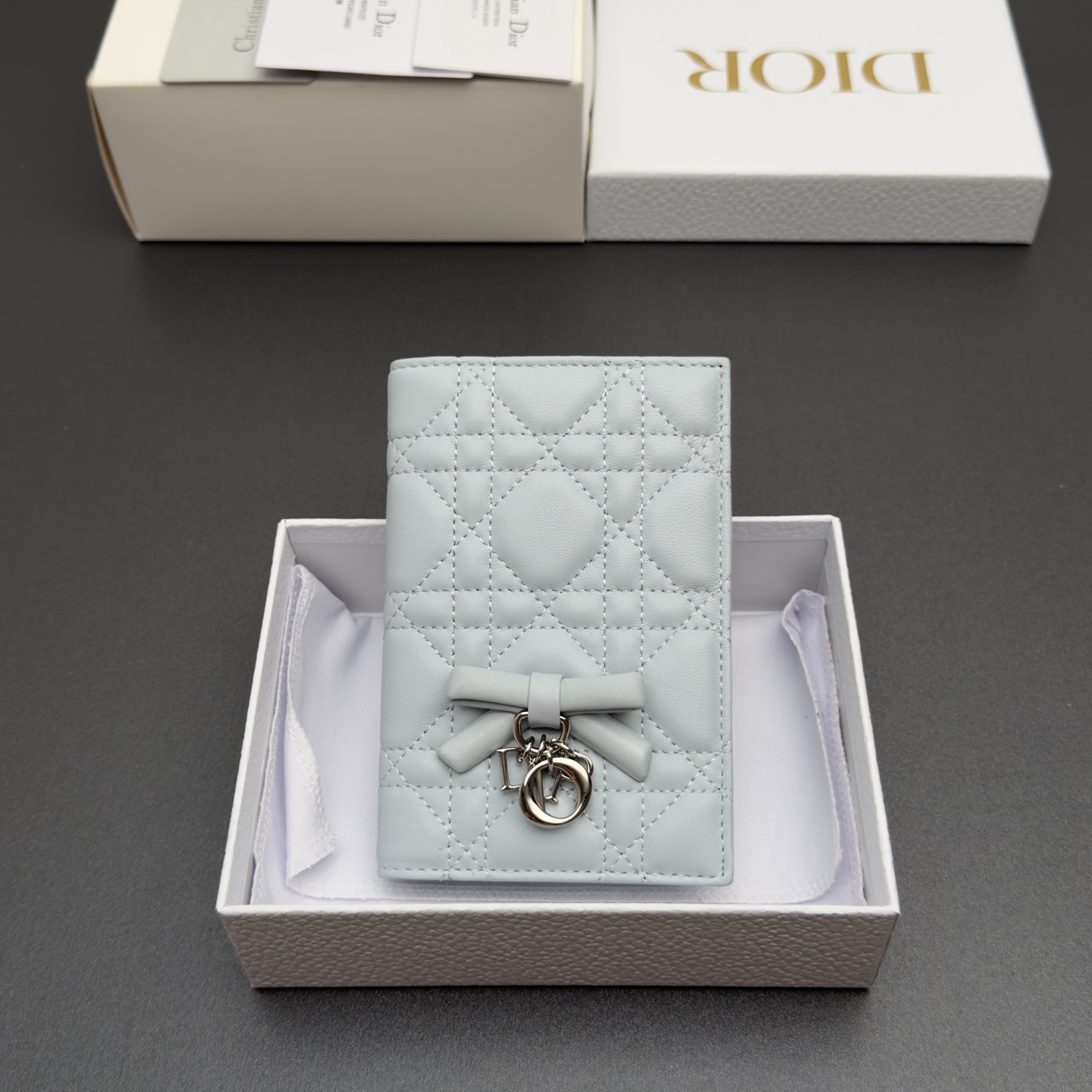 [Dior] 디올 Lady 레이디 까나쥬 램스킨 패스포트 홀더 지갑 / S2626