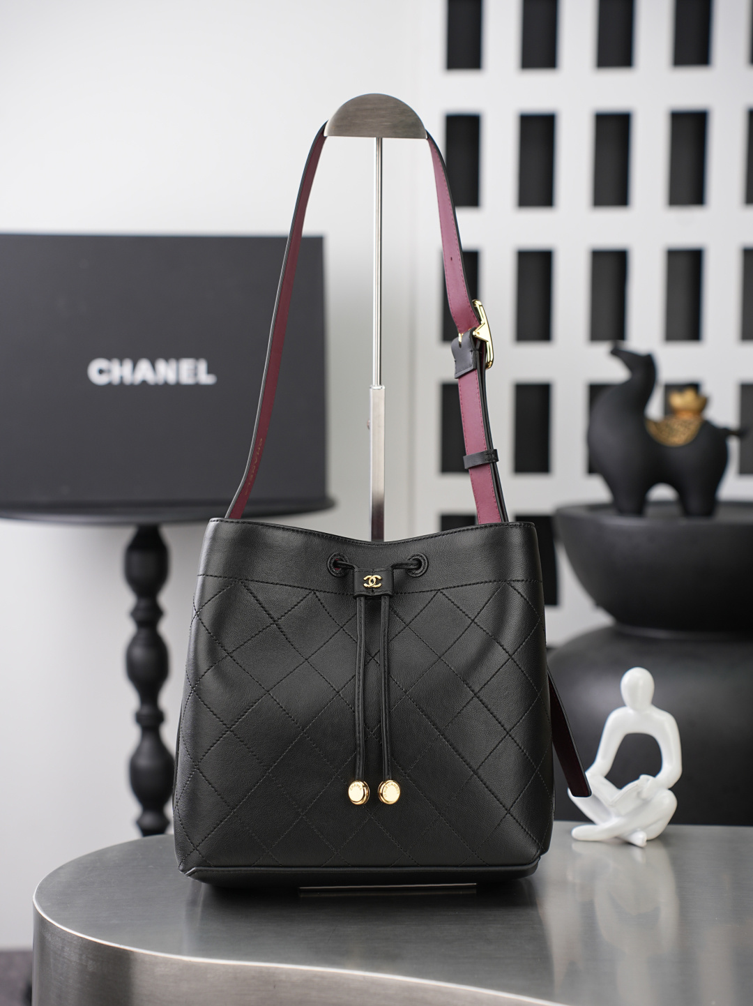 CHANEL 샤넬 26B 램스킨 버킷백 (라지) 가방 / 6584