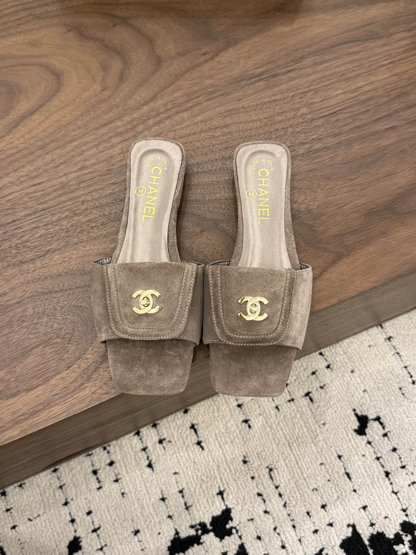 샤넬(CHANEL) 버클 스퀘어토 플랫 슬리퍼 신발