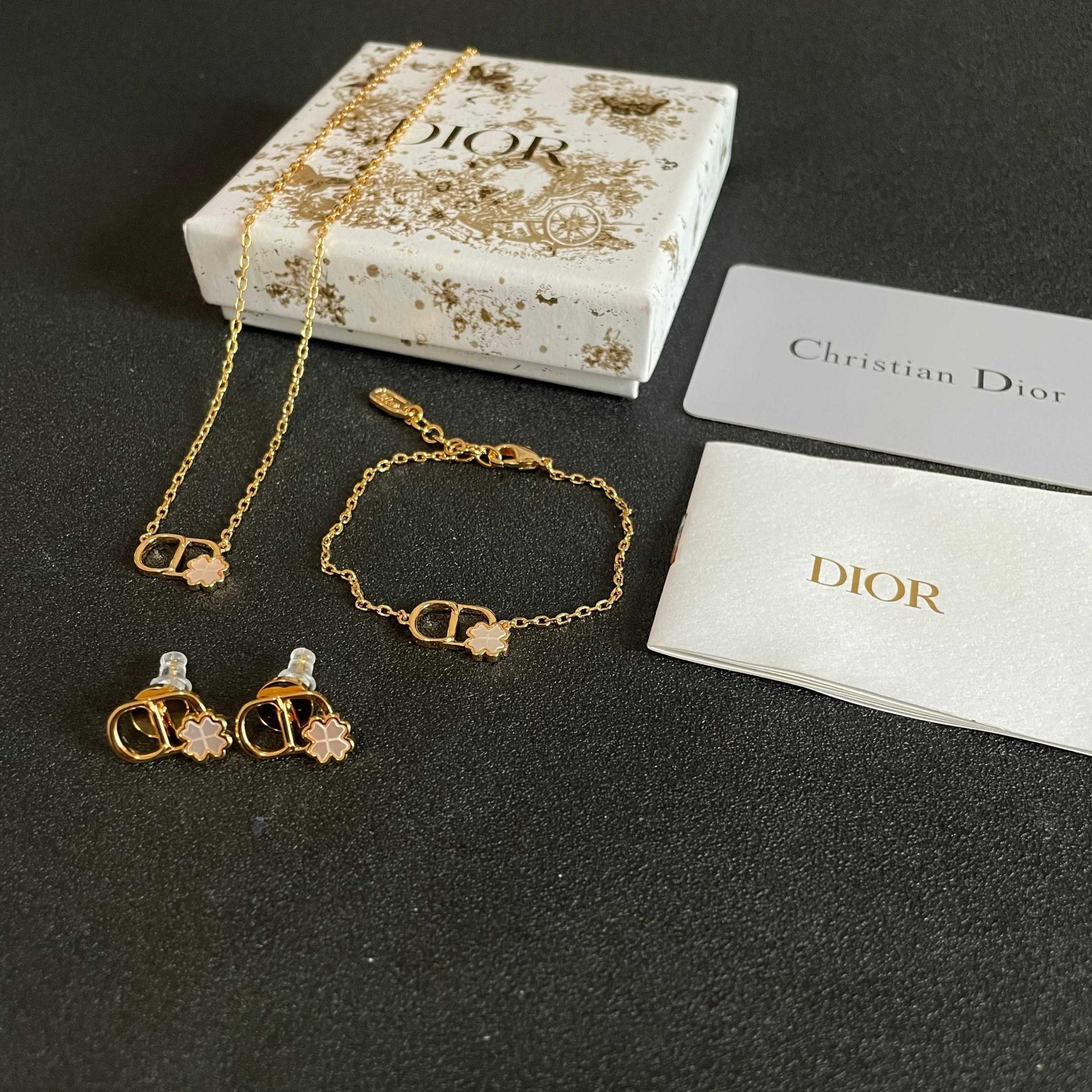 디올(DIOR) 빈티지 브라스 펜던트 목걸이 악세사리
