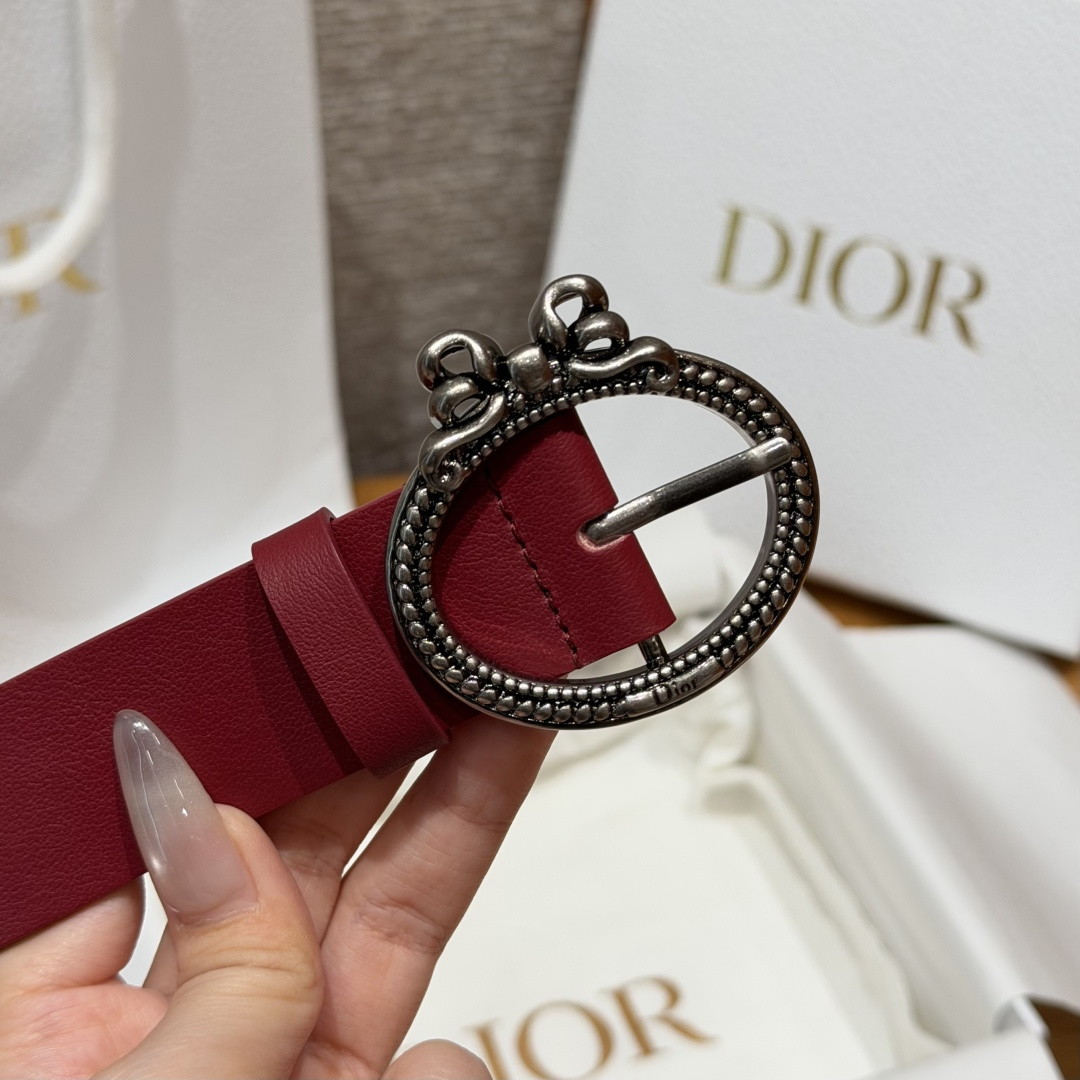 디올(DIOR) 리버서블 카프스킨 앤티크 핀 버클 벨트