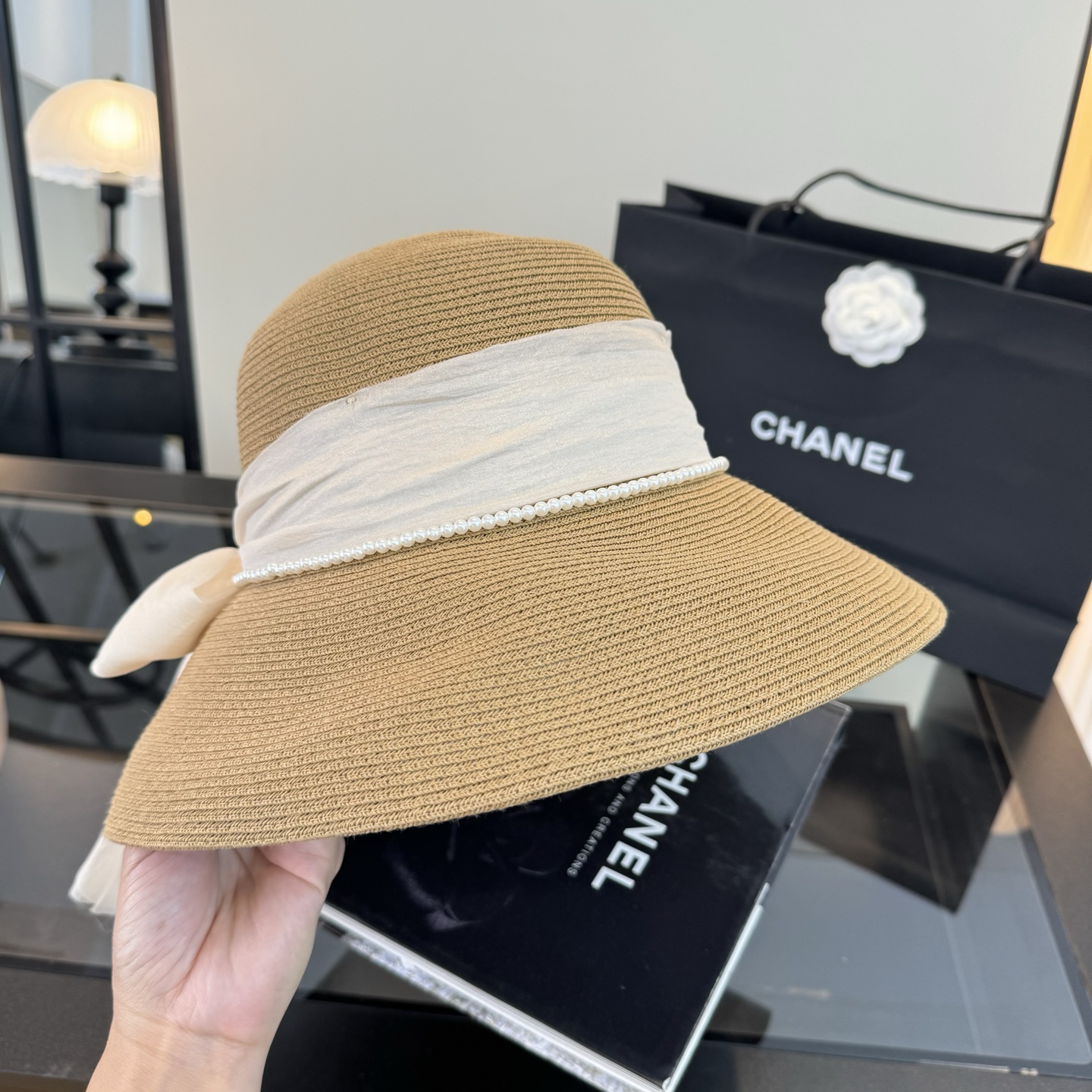 샤넬(CHANEL) 밀짚 선캡 모자