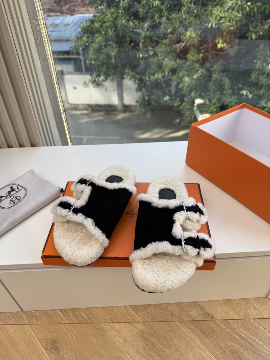 에르메스(HERMES) 시어링 퍼 뮬 슬리퍼 신발