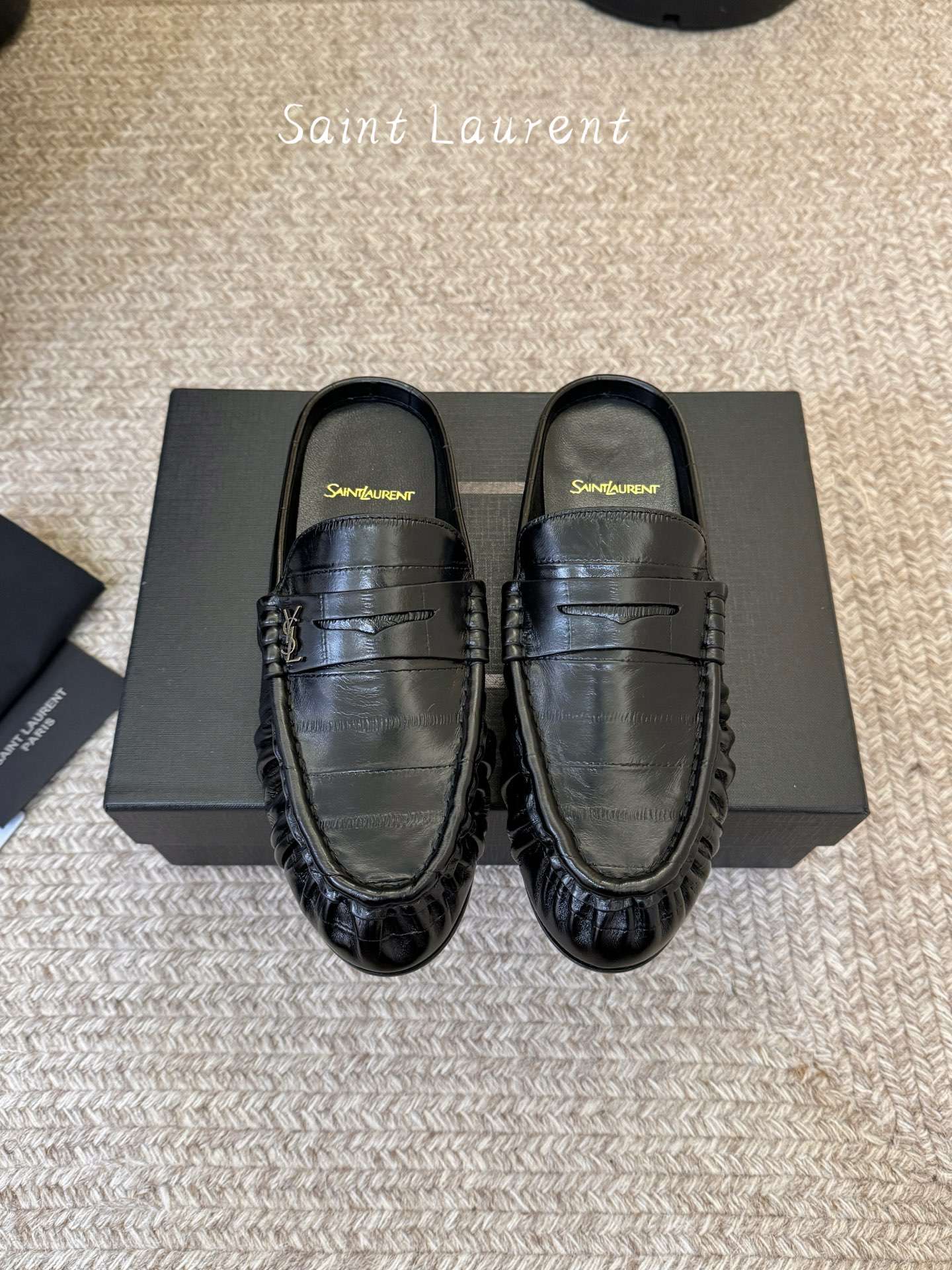 생로랑(SAINT LAURENT) 카프 레더 페니 백리스 로퍼 신발