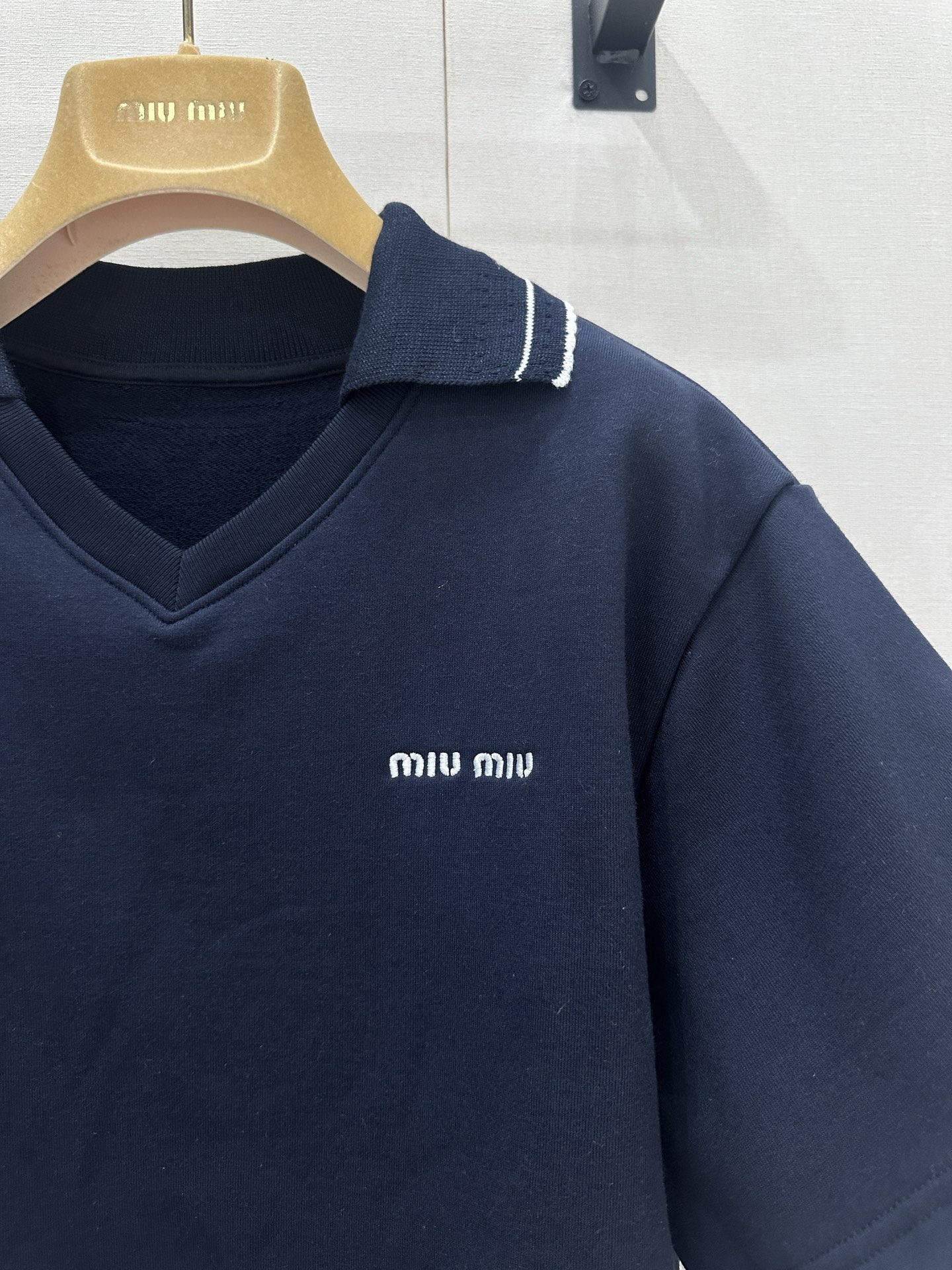 미우미우(MIU MIU) 자수 피케 폴로 티셔츠 상의 의류