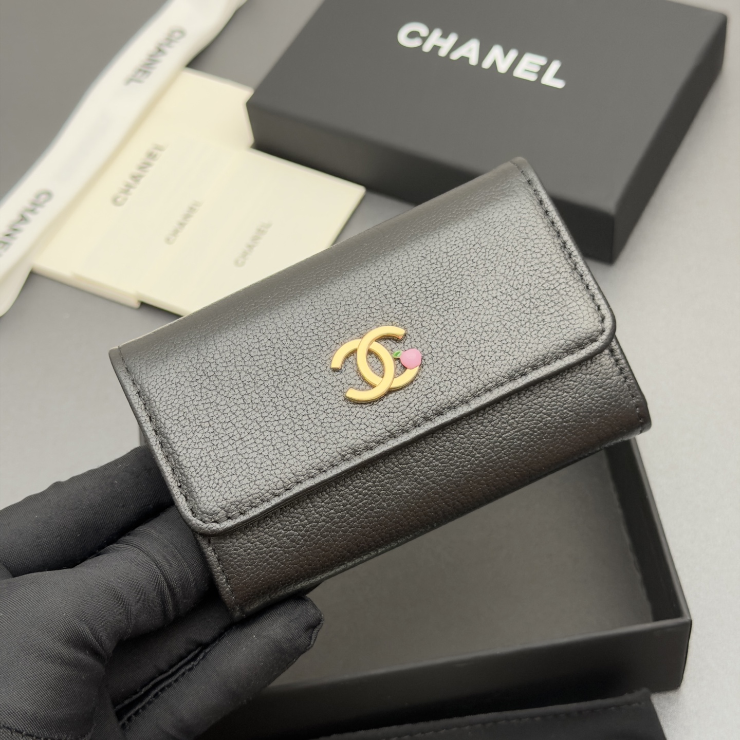 [Chanel] 샤넬 메탈 로고 스냅 카드 지갑
