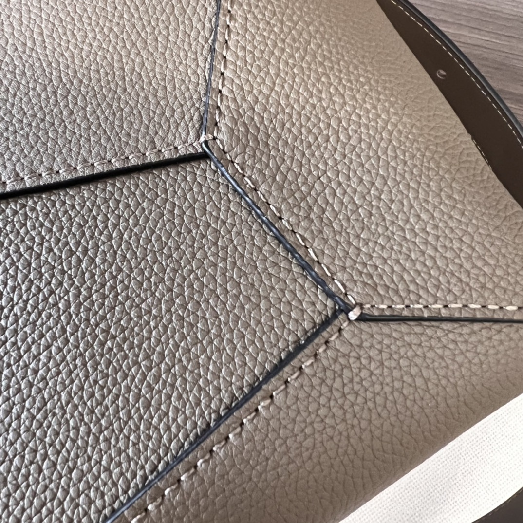 Loewe Puzzle Edge 로에베 퍼즐 라지 백 가방