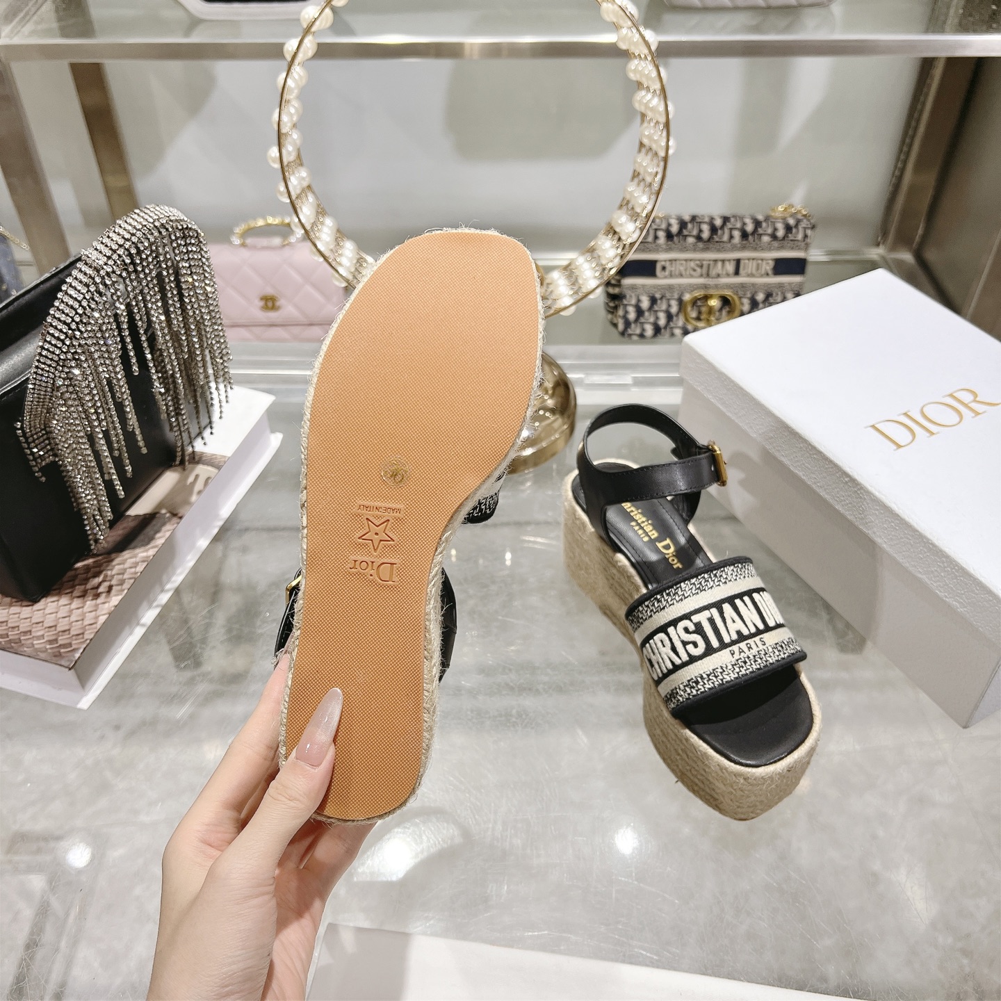 디올(DIOR) Dway 로고 밴드 앵클 스트랩 웨지 샌들 신발
