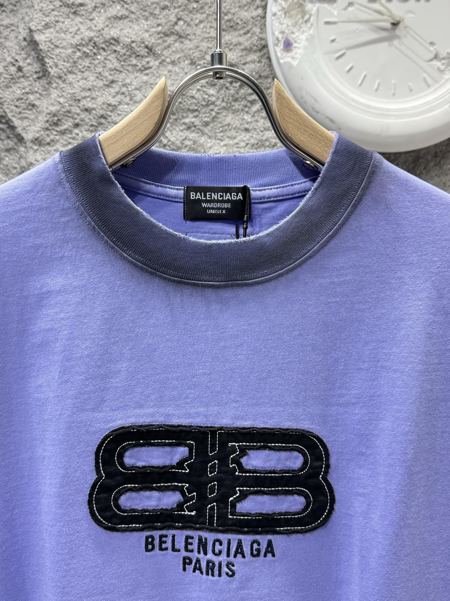 발렌시아가(BALENCIAGA) 로고 자수 워싱 반팔 티셔츠 상의 의류