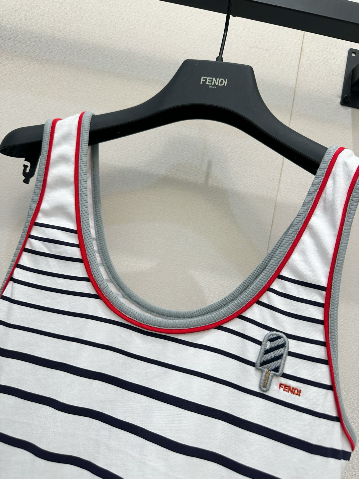 펜디(FENDI) 마린 스트라이프 니트 베스트 의류