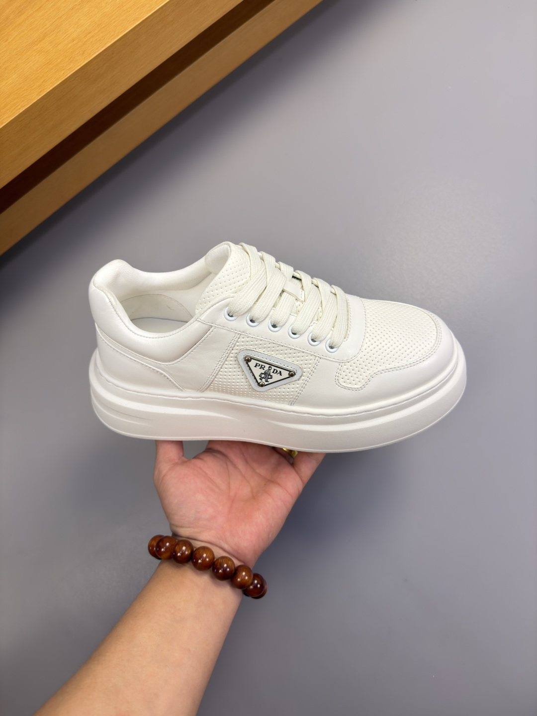 PRADA 프라다 나파 가죽 스니커즈 신발