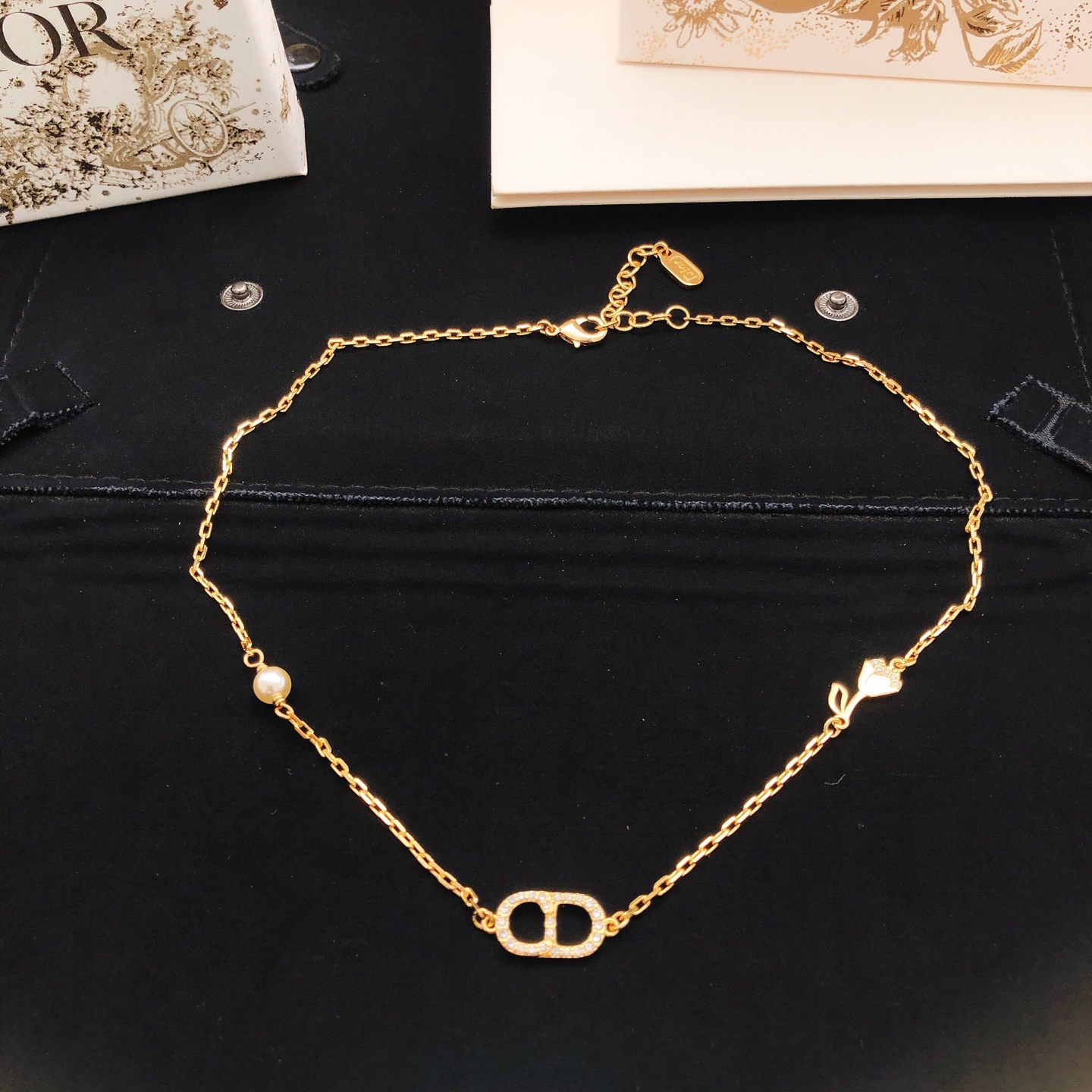 디올(DIOR) 로즈 플라워 목걸이 악세사리