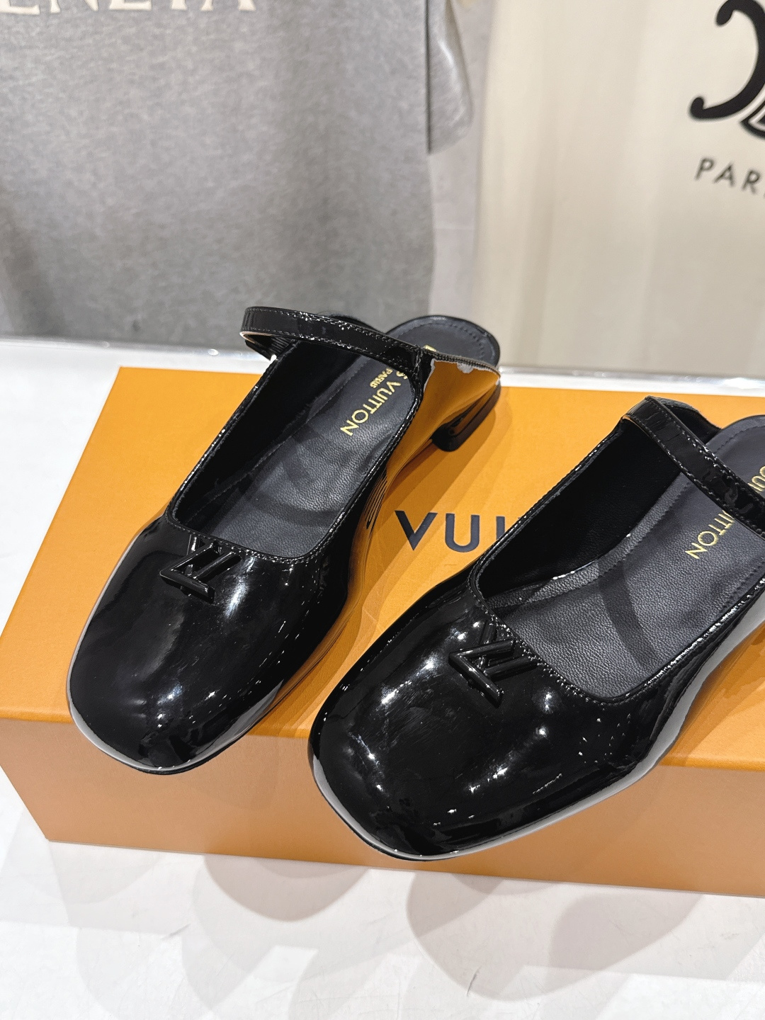 루이비통(LV) 메리제인 플랫 슬리퍼 신발