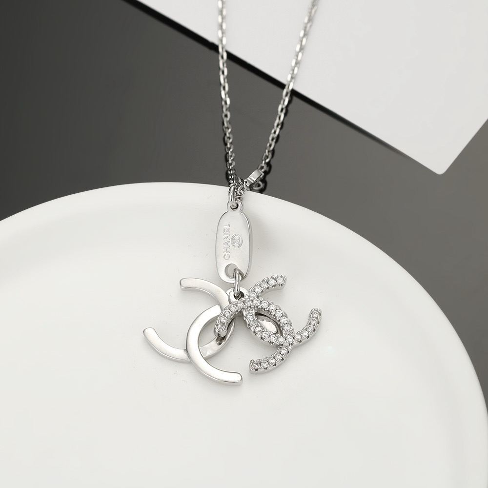 샤넬(CHANEL) 로고 펜던트 목걸이 악세사리