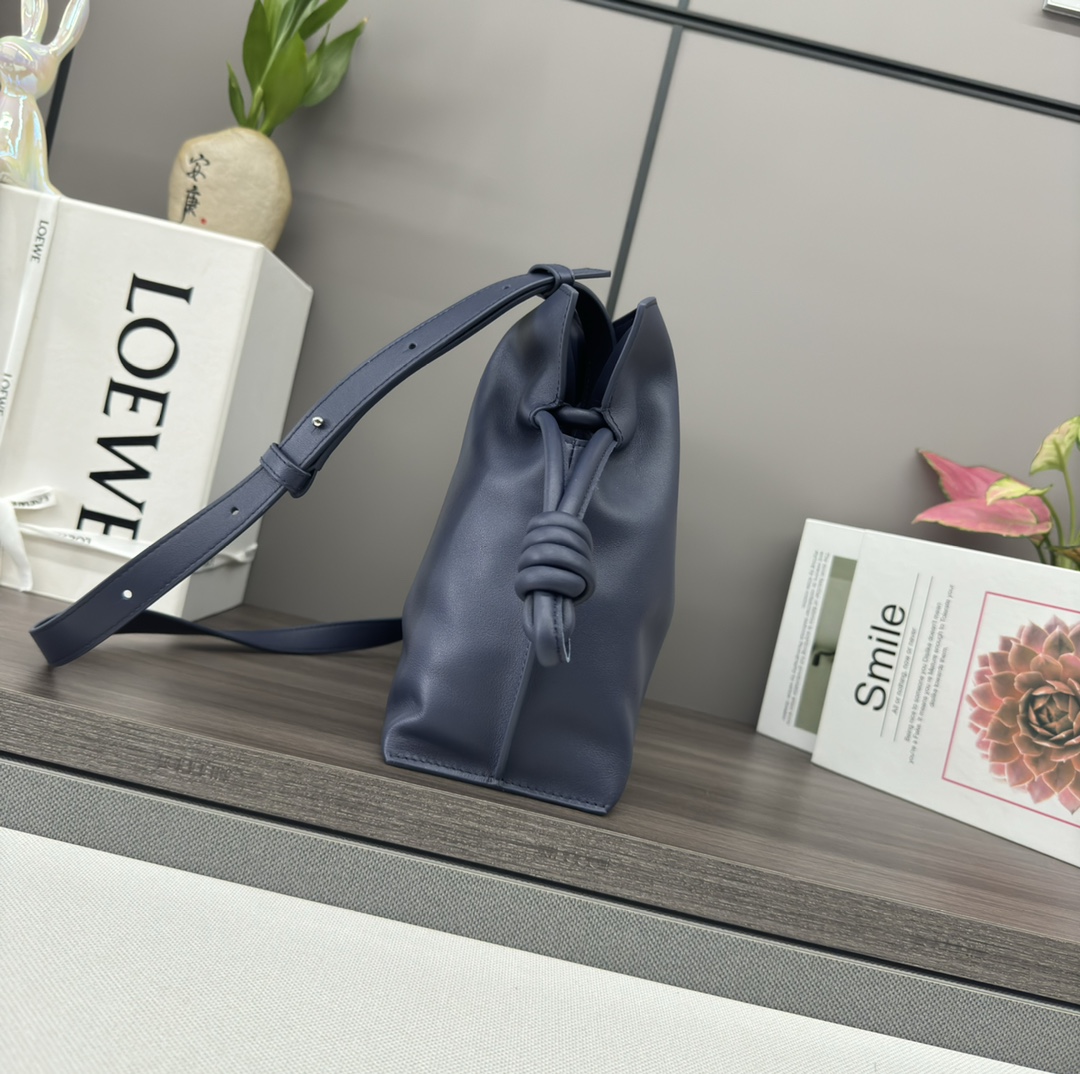 LOEWE 로에베 Flamenco 플라멩코 나파 카프스킨 숄더/클러치백 (미디엄) 가방 / 262386