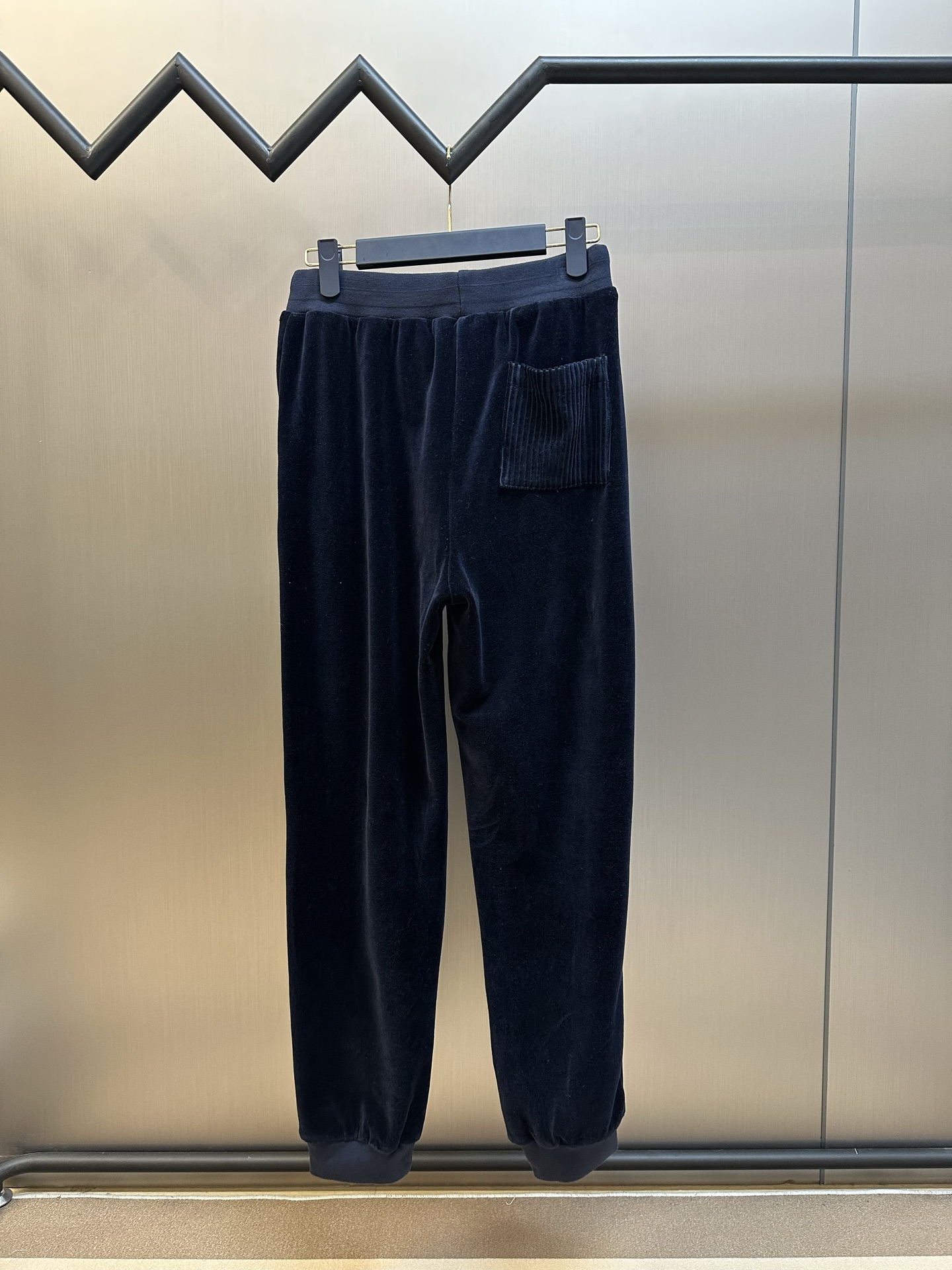 루이비통(LV) 벨벳 드로스트링 조거팬츠 하의 의류