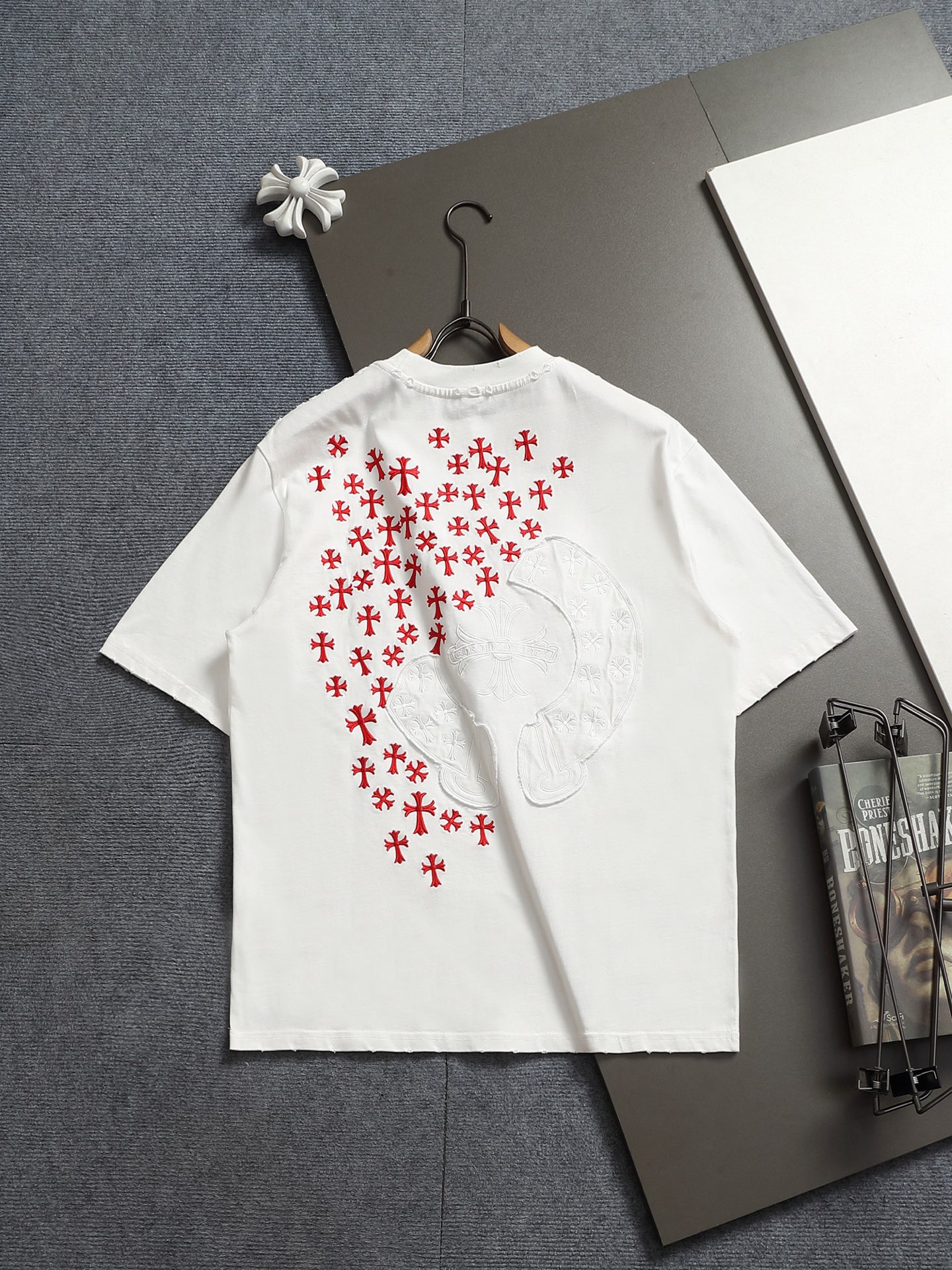 크롬하츠(CHROME HEARTS) 크로스 패치 자수 반팔 티셔츠 상의 의류