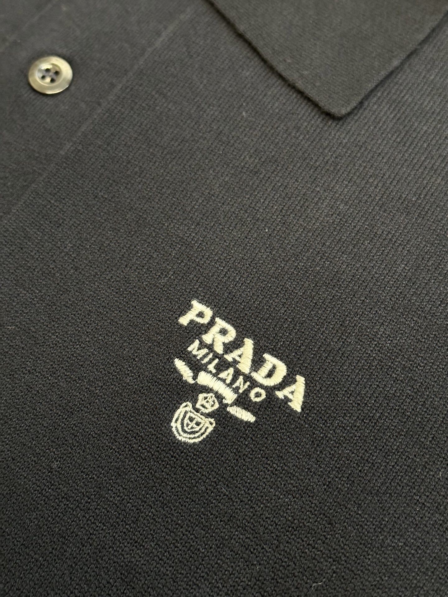 프라다(PRADA) 자수 카라 폴로 니트 의류