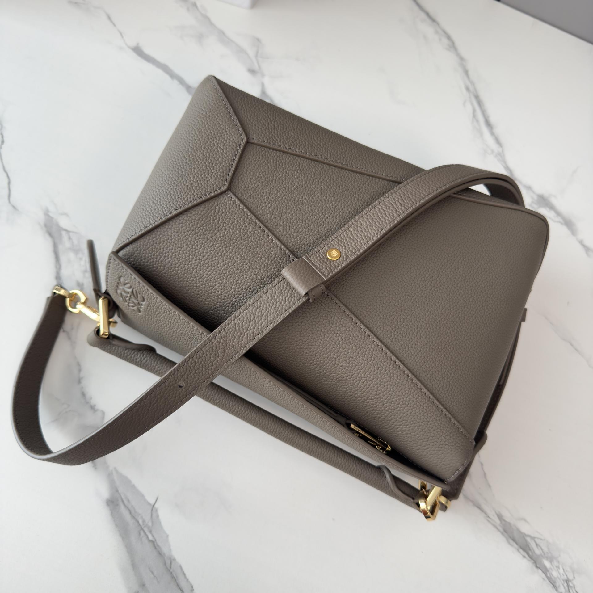 Loewe Puzzle Edge 로에베 퍼즐 스몰 백 가방