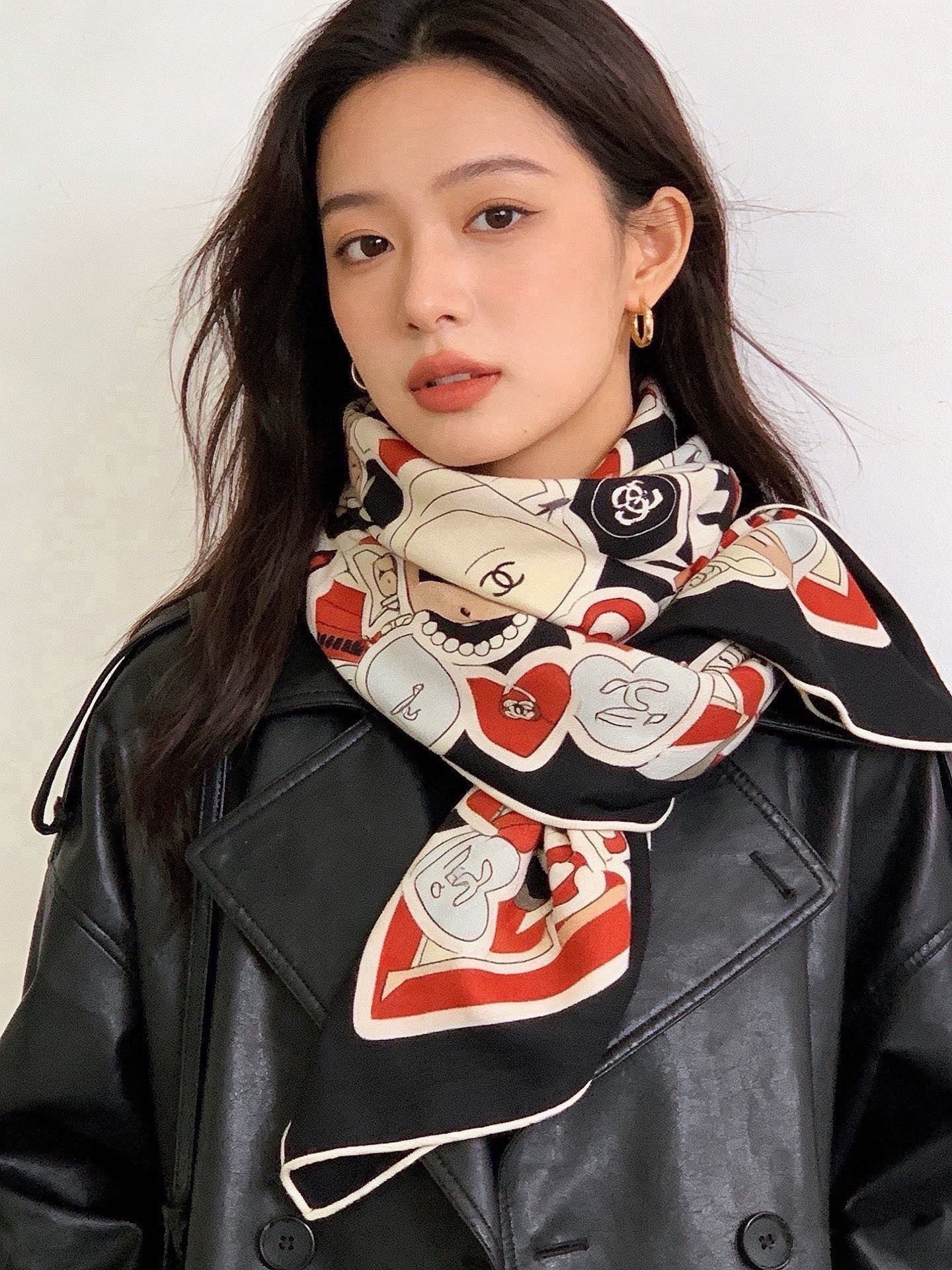 샤넬(CHANEL) 그래픽 패턴 캐시미어 실크 숄 목도리 스카프