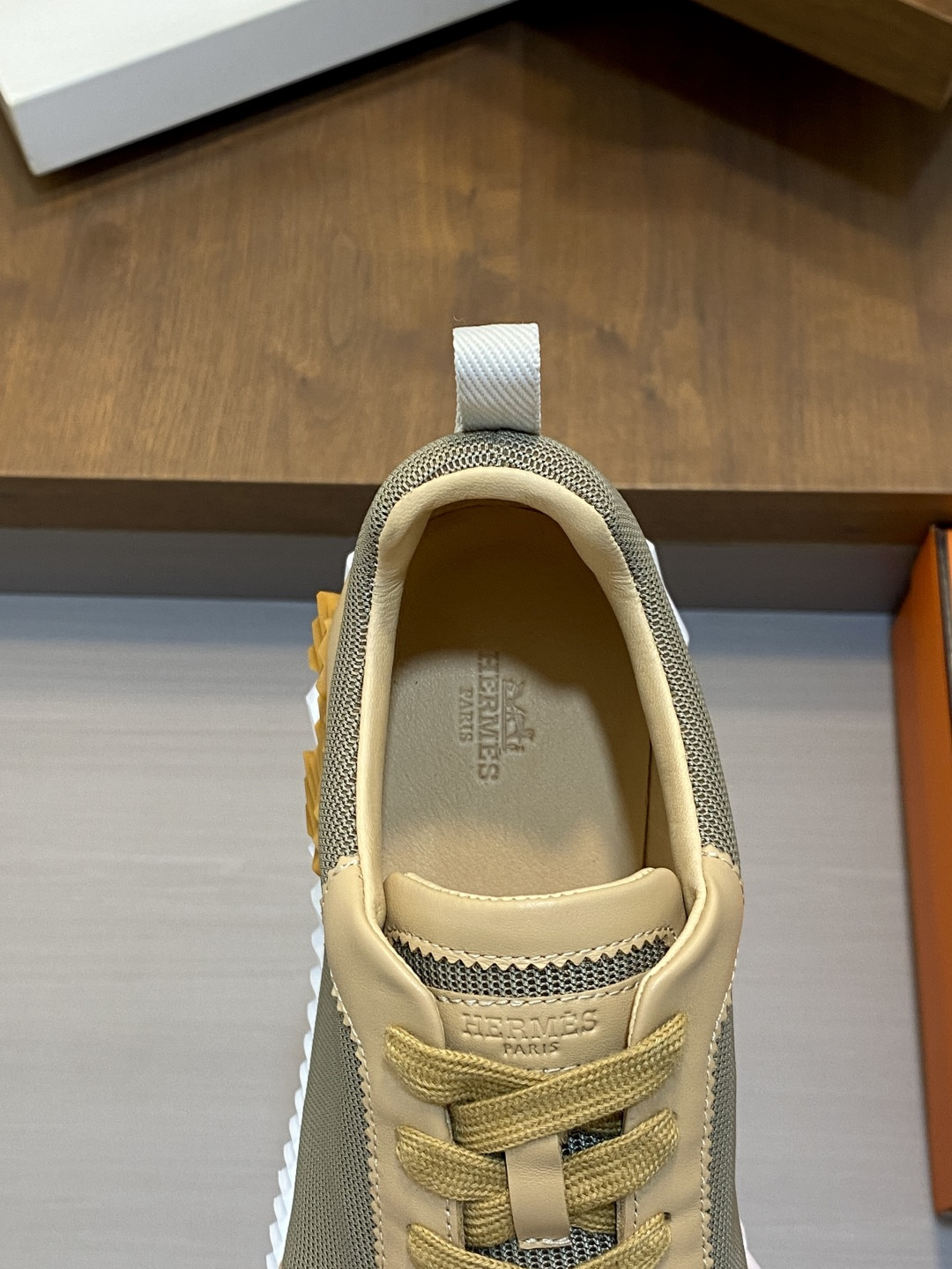 [Hermes] 에르메스 바운싱(Bouncing) 프리미엄 카프스킨, 스웨이드 & 메시 콤비 스니커즈 신발