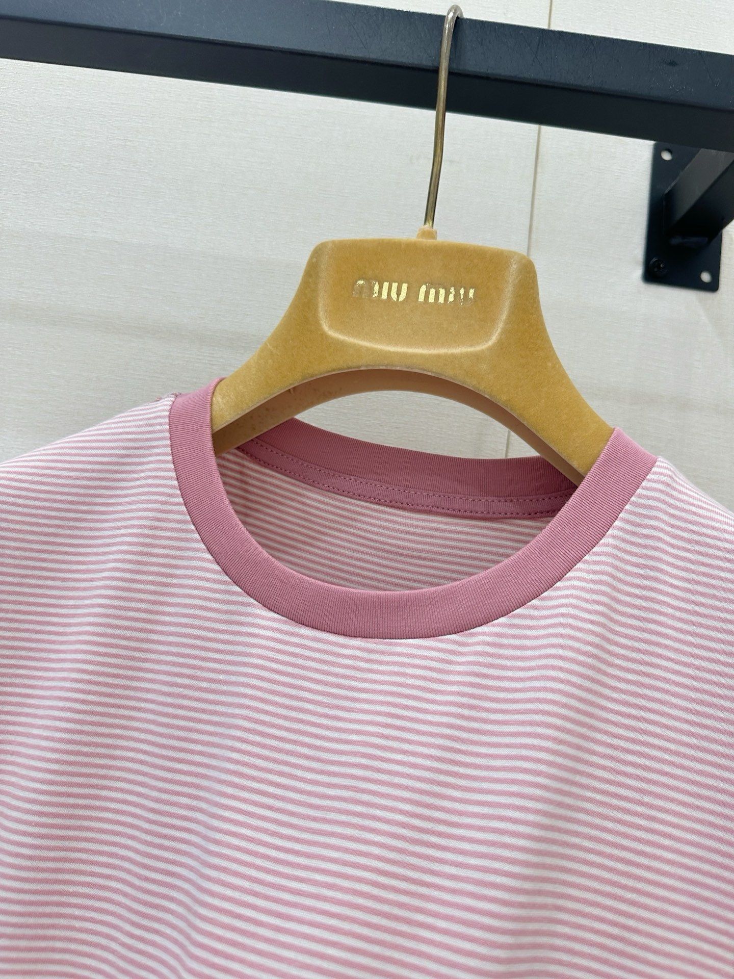 미우미우(MIU MIU) 스트라이프 긴팔 티셔츠 상의 의류