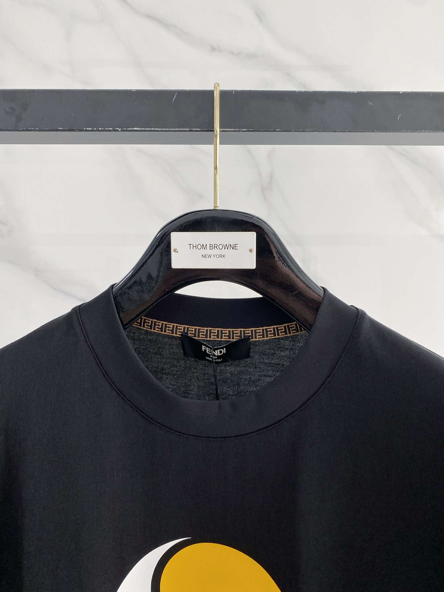 펜디(FENDI) 그래픽 프린트 반팔 티셔츠 상의 의류