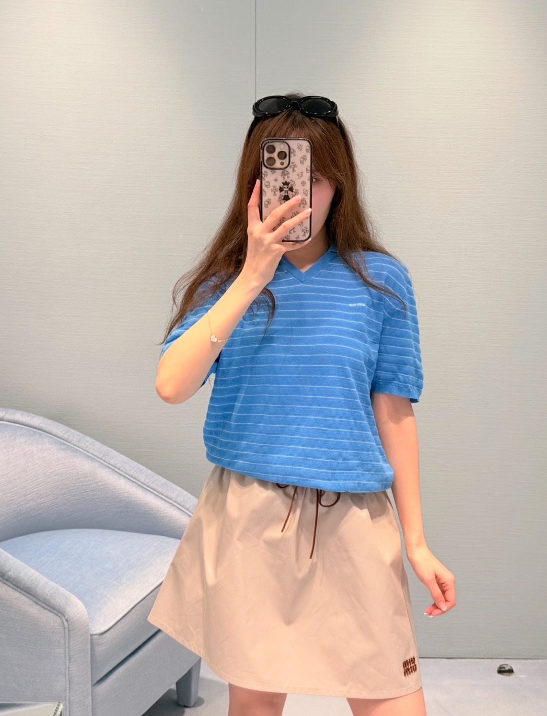 미우미우(MiuMiu) 블루 스트라이프 브이넥 니트 반팔 의류
