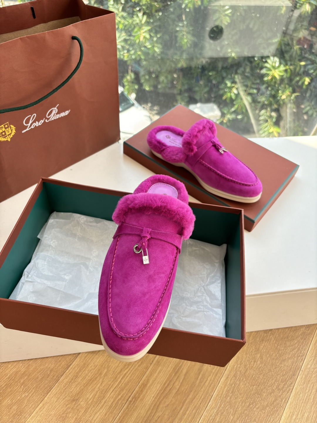 로로피아나(Loro Piana) 커플 퍼 트리밍 스웨이드 뮬 슬리퍼 신발