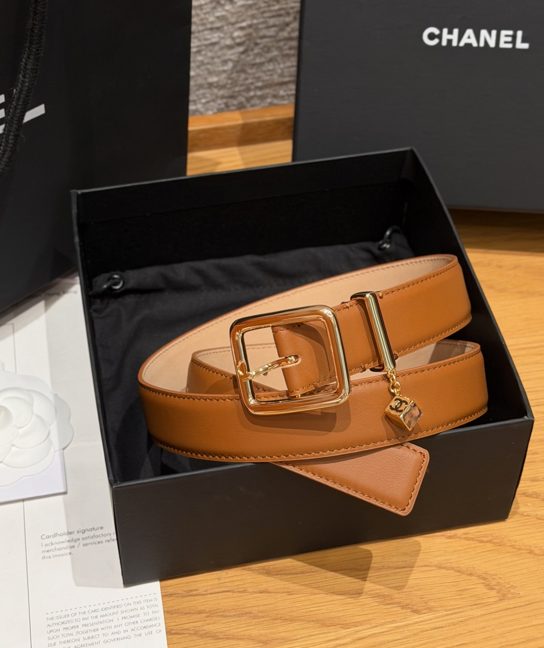 샤넬(CHANEL) 카프스킨 브라스 핀 골드 버클 벨트