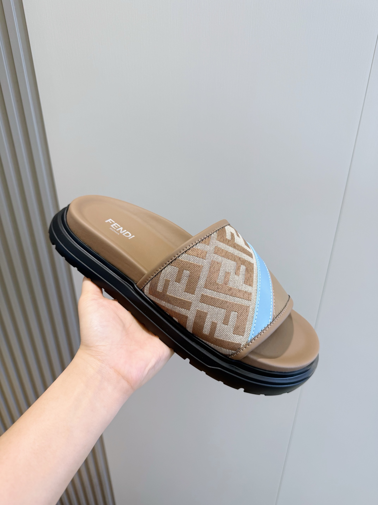 [Fendi] 펜디 맨즈 컬러블록 FF 로고 러버 슬라이드 슬리퍼 신발