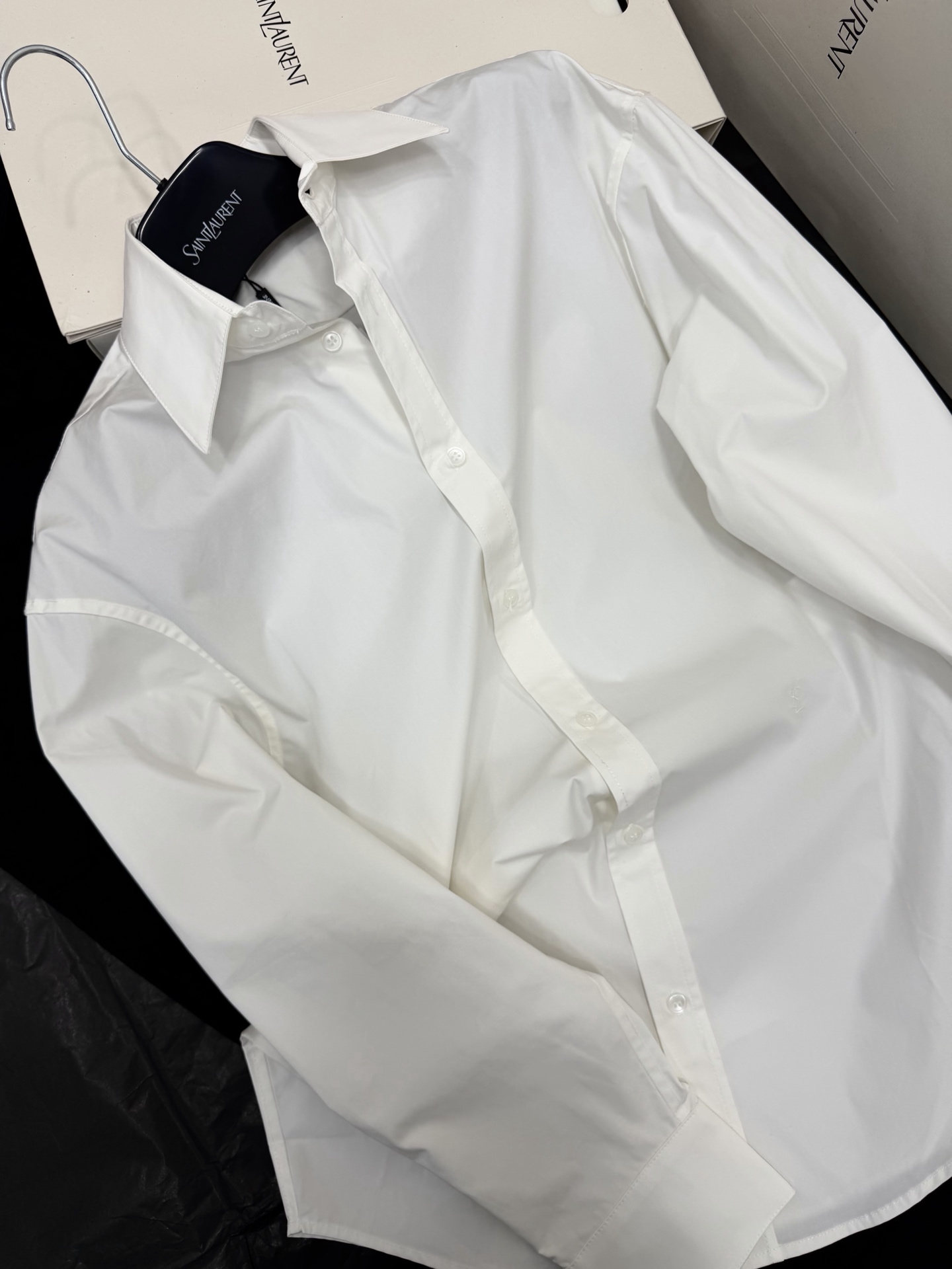 [Saint Laurent] YSL 생로랑 미니 자수 로고 클래식 화이트 셔츠 의류