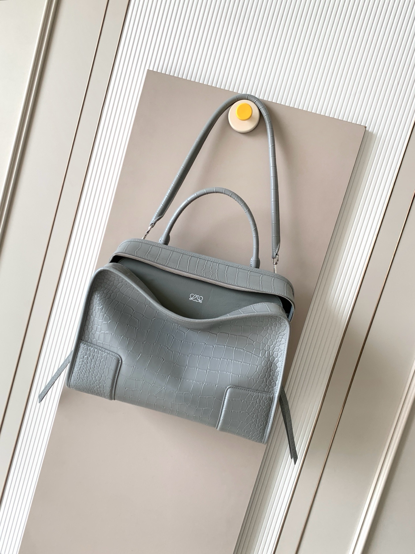 Loewe 로에베 아마조나(Amazona) 180 라지 핸드백 (그레이/크로커다일 패턴) 가방