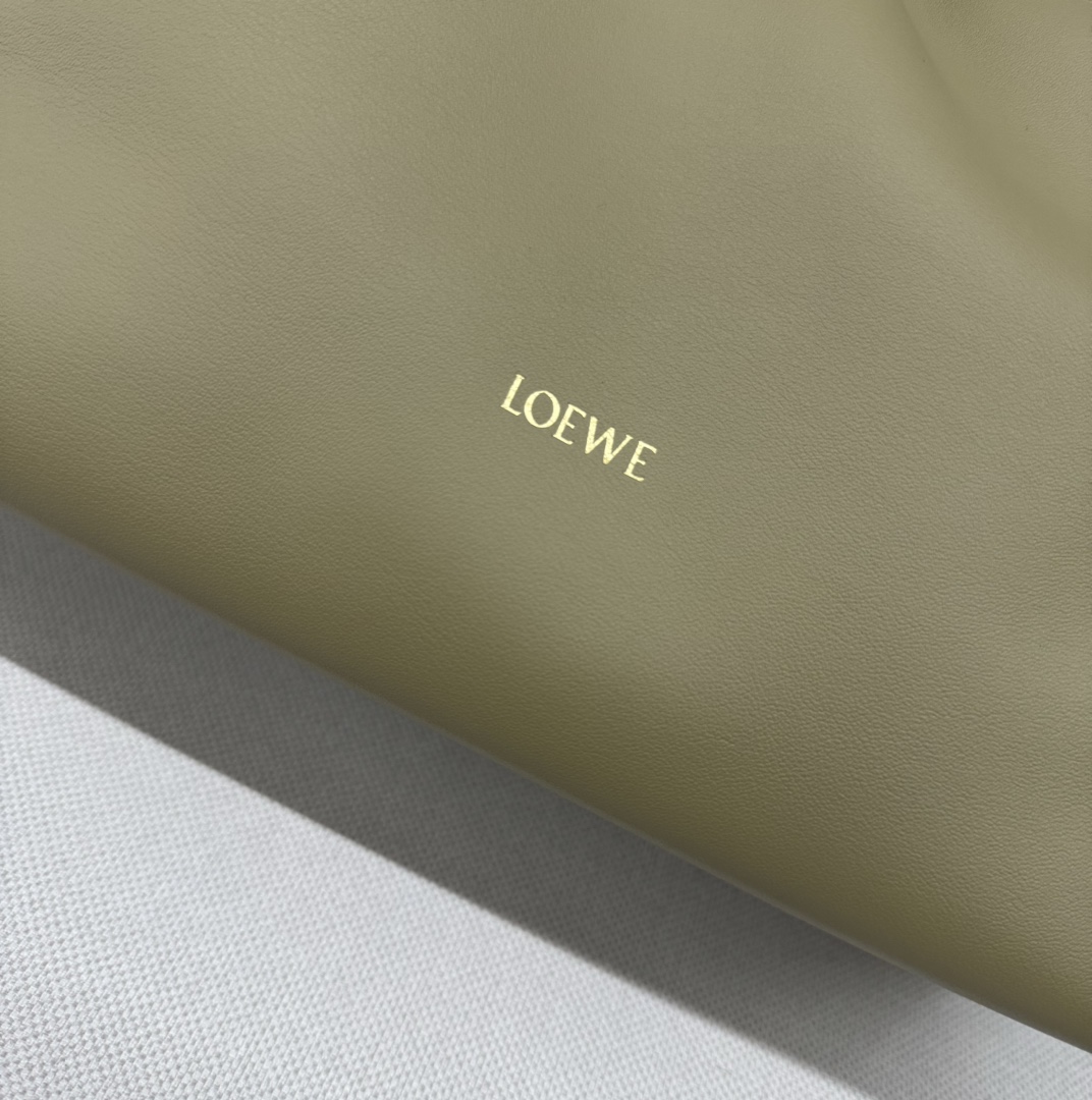 LOEWE 로에베 Flamenco 플라멩코 나파 카프스킨 숄더/클러치백 (미디엄) 가방 / 262386