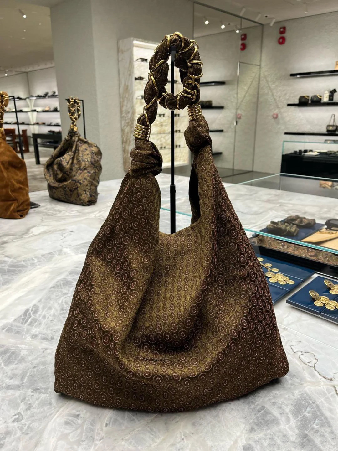 YSL 생로랑 메달 자카드 보헤미안 쇼퍼백 가방