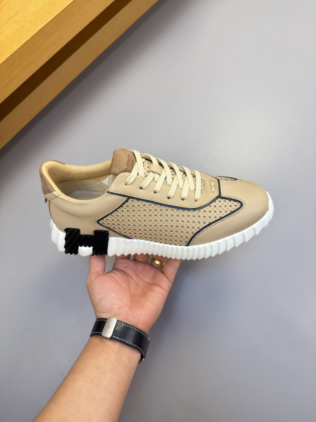 [Hermes] 에르메스 나파 다이아몬드 퍼포레이티드 & 스웨이드 콤비 스니커즈 신발