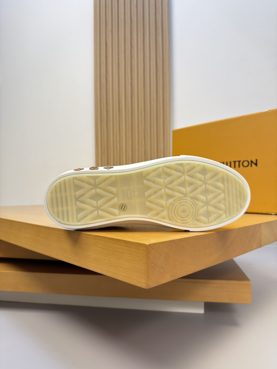 [Louis Vuitton] LV 루이비통 프리미엄 슈링크 레더 & 컬러 프린트 모노그램 스니커즈 신발