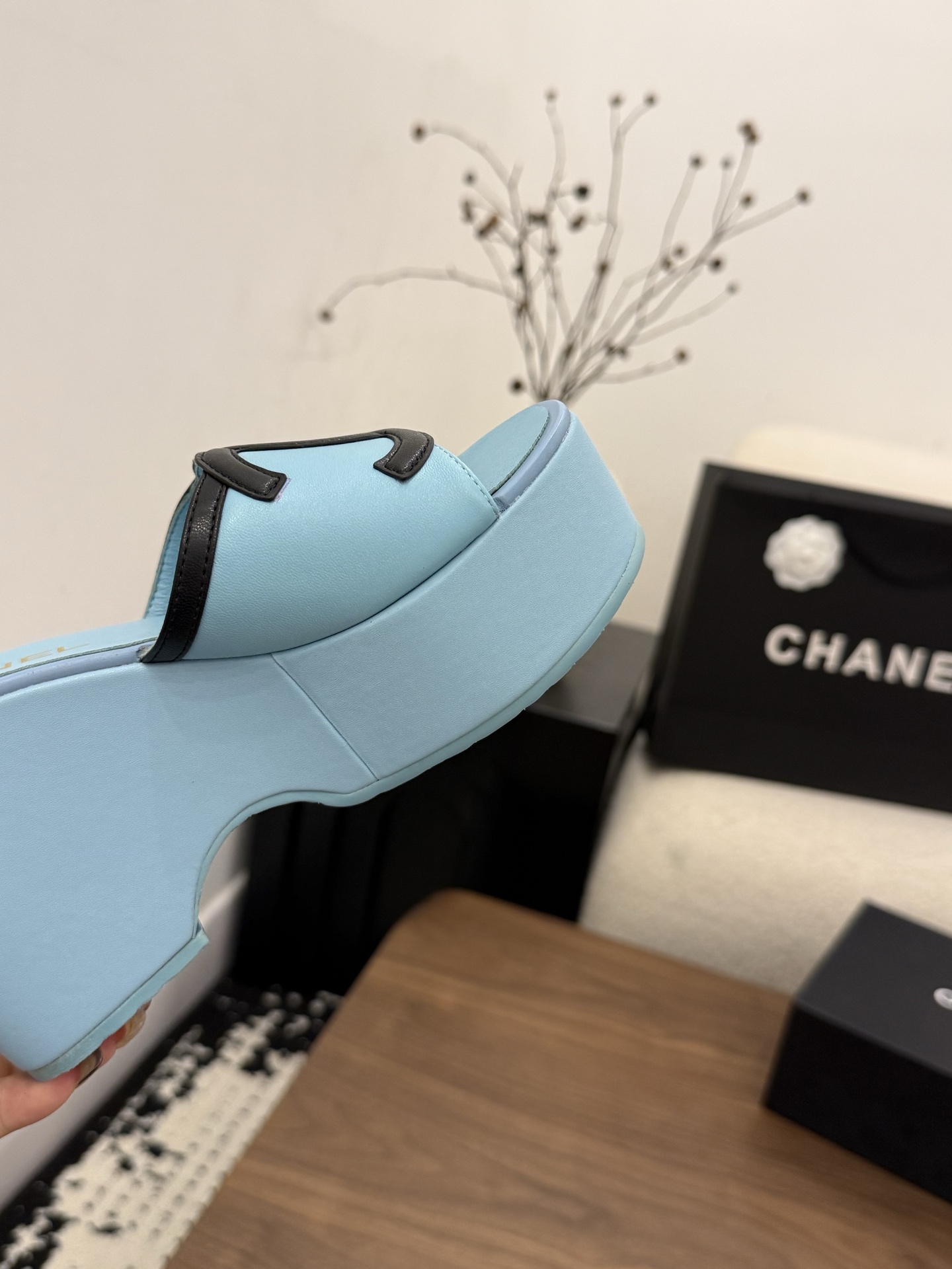 샤넬(CHANEL) 로고 플랫폼 웨지 슬리퍼 신발
