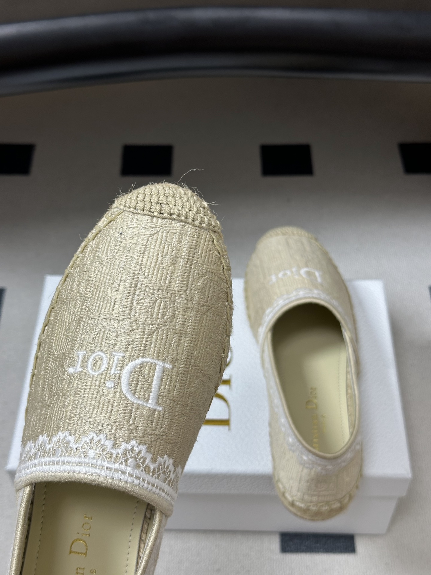 디올(DIOR) 오블리크 자수 에스파드류 슬립온 신발