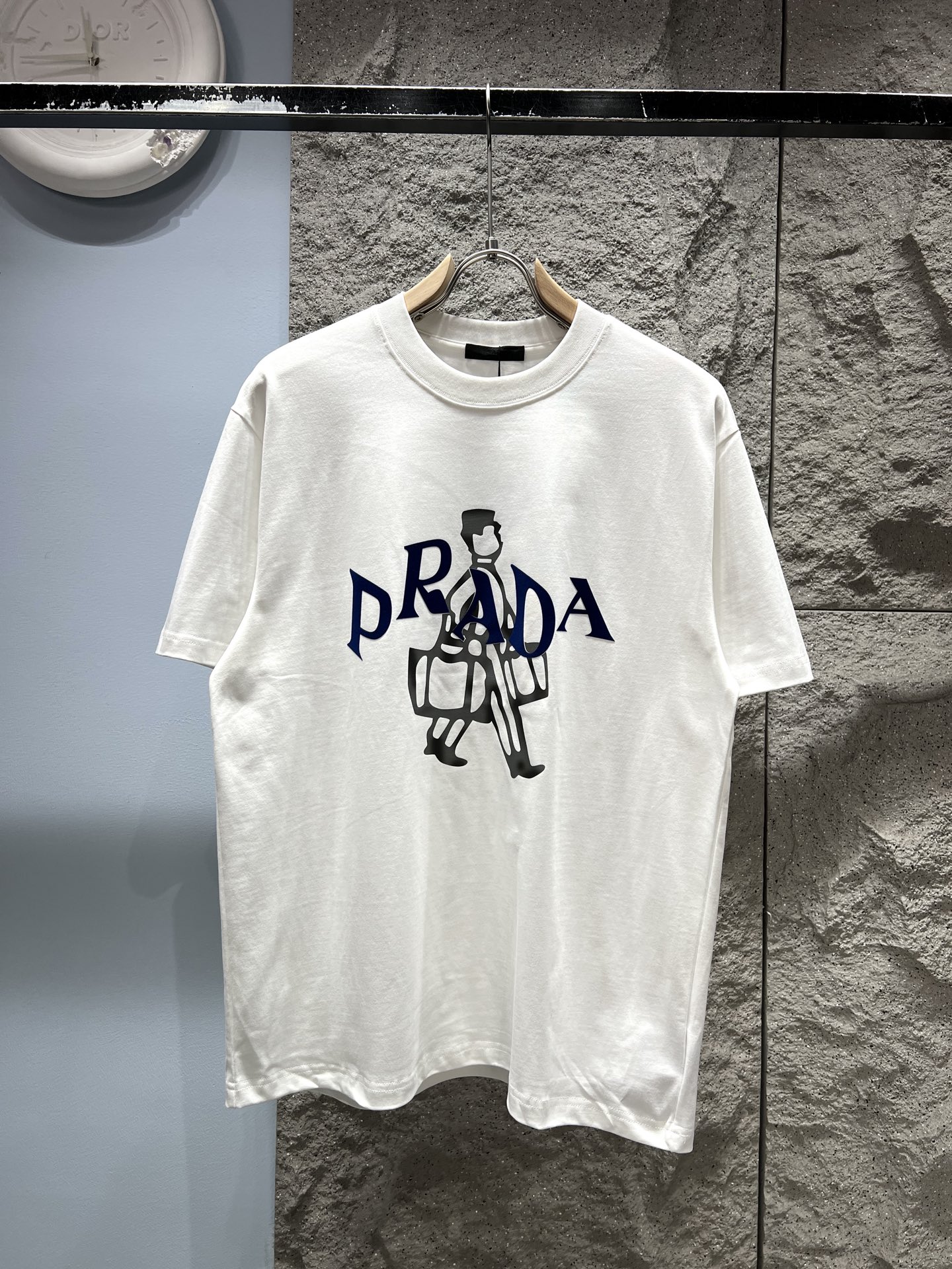 프라다(PRADA) 인물 프린트 반팔 티셔츠 상의 의류