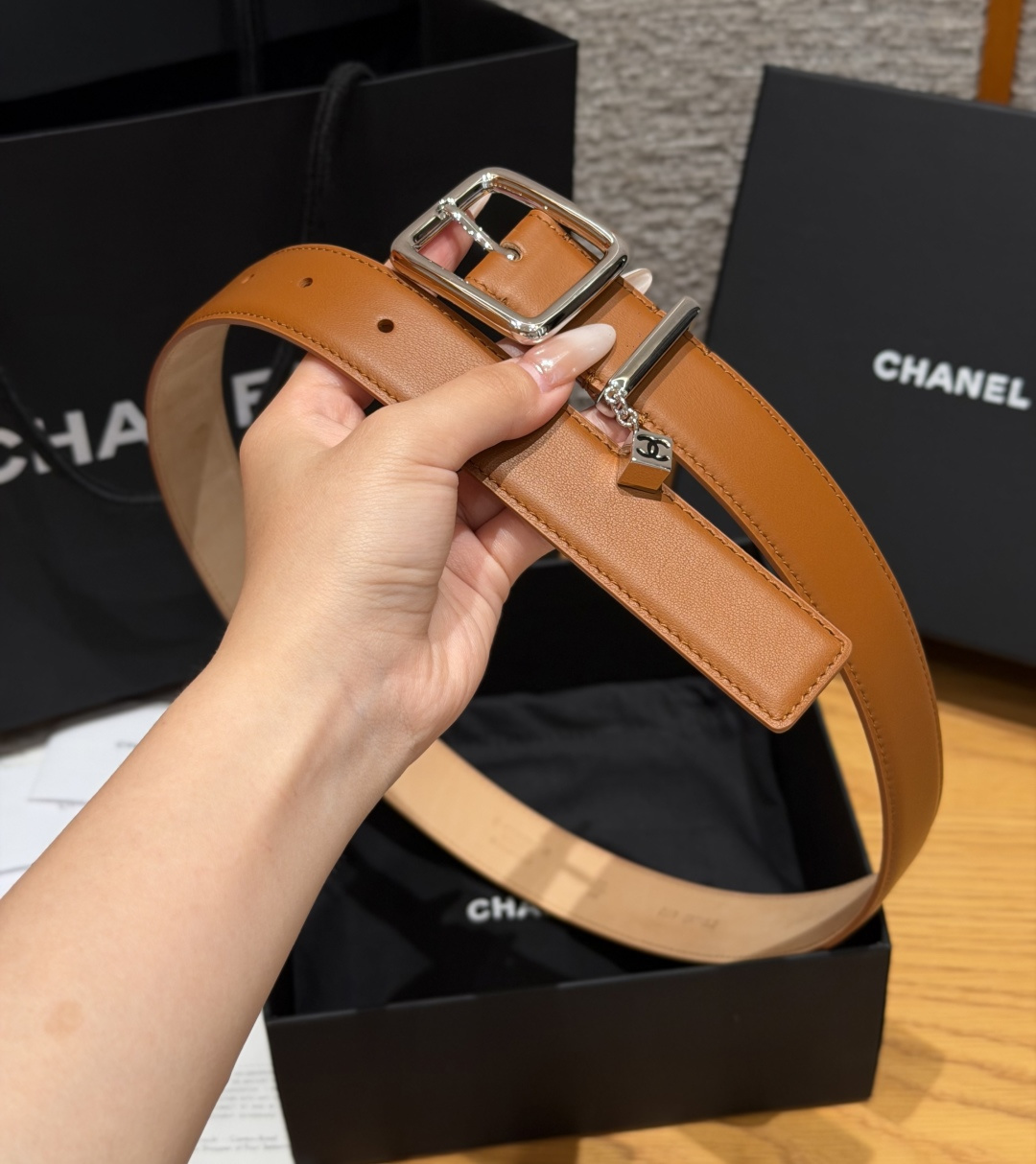 샤넬(CHANEL) 카프스킨 글로시 핀 실버 버클 벨트
