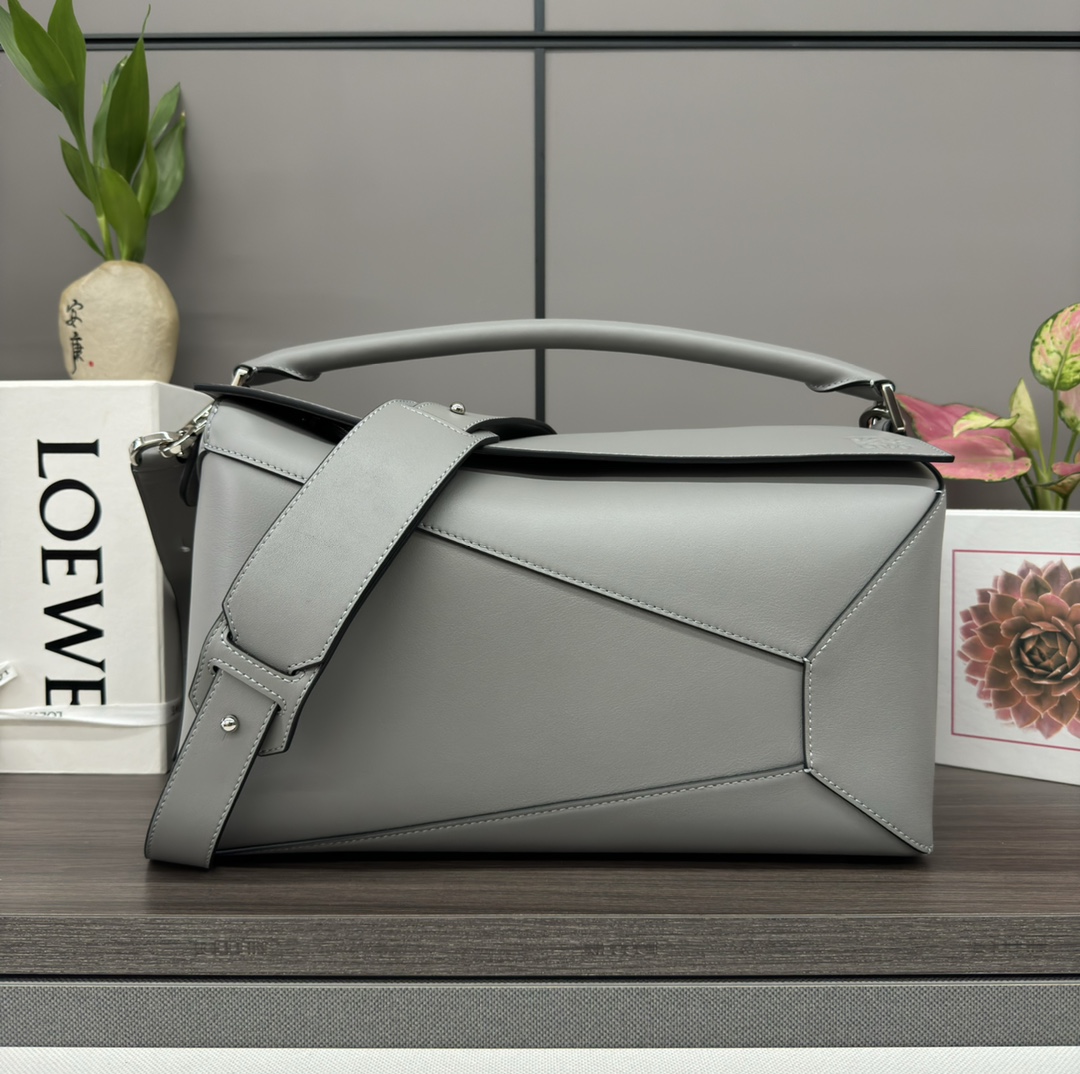 Loewe Puzzle Edge 로에베 퍼즐 라지 백 가방