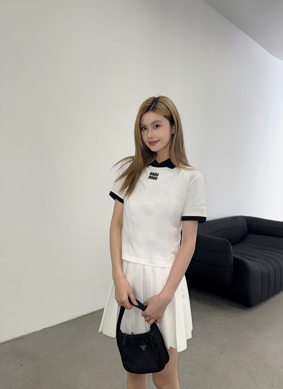 미우미우(MIU MIU) 로고 아플리케 배색 반팔 티셔츠 상의 의류