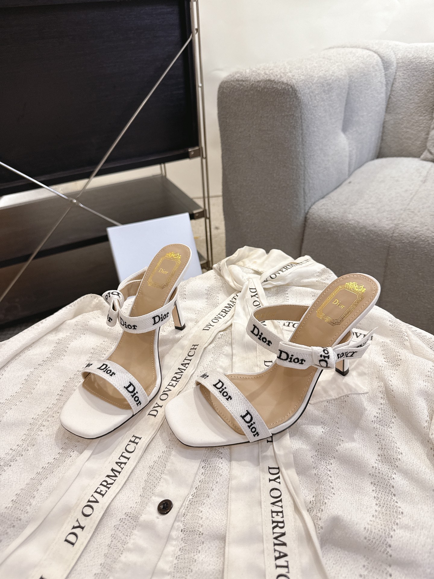 디올(DIOR) 자디올 로고 리본 스퀘어토 하이힐 샌들 신발