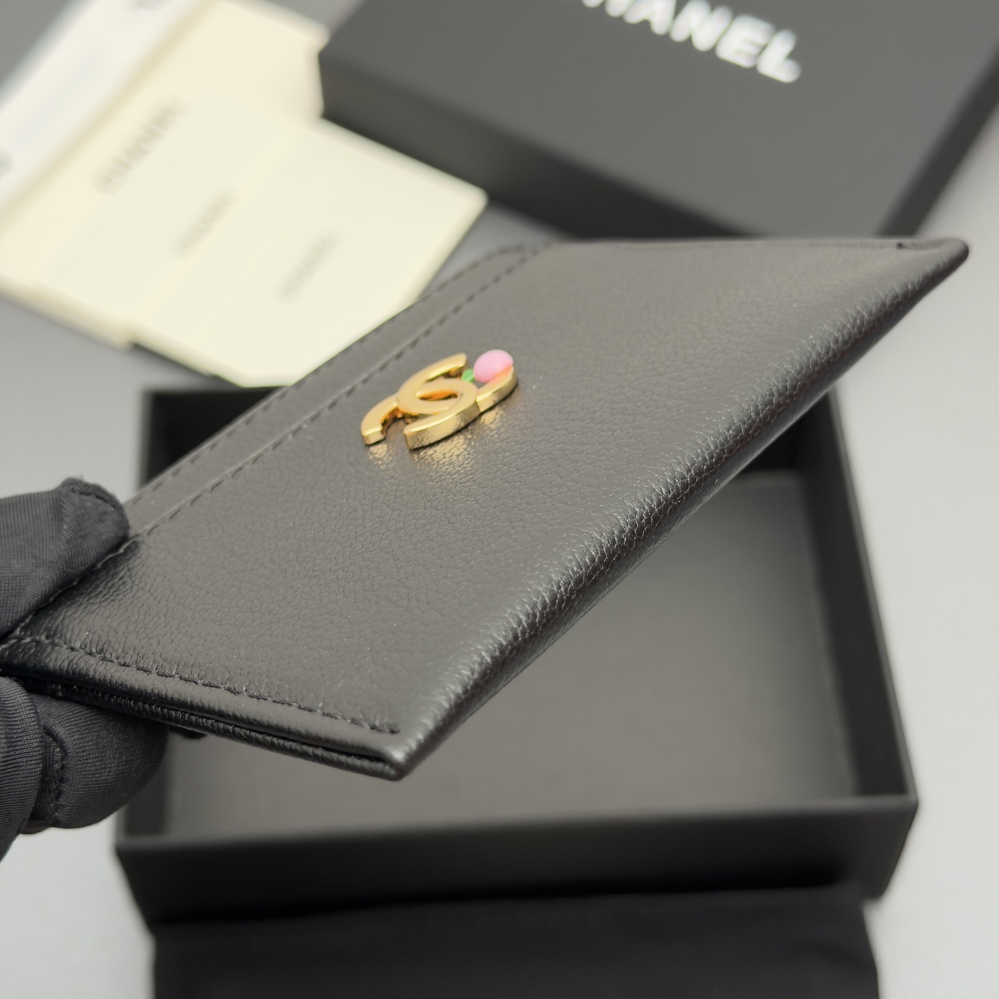[Chanel] 샤넬 메탈 로고 레더 카드 지갑