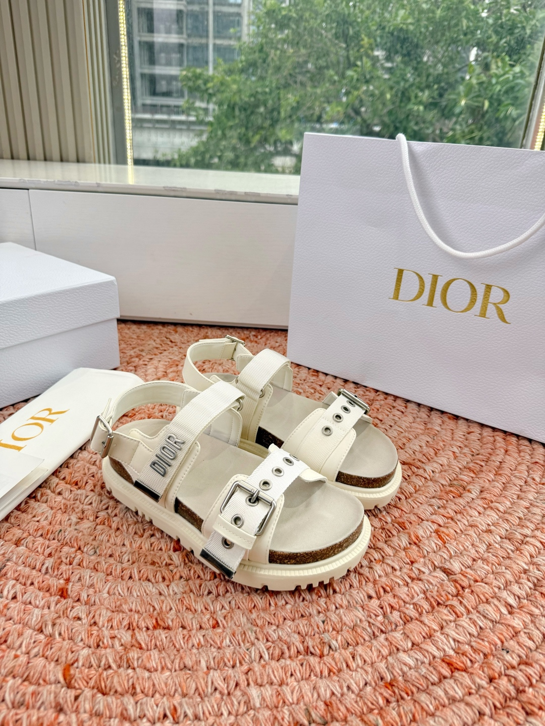 디올(DIOR) CD 버클 샌들 신발