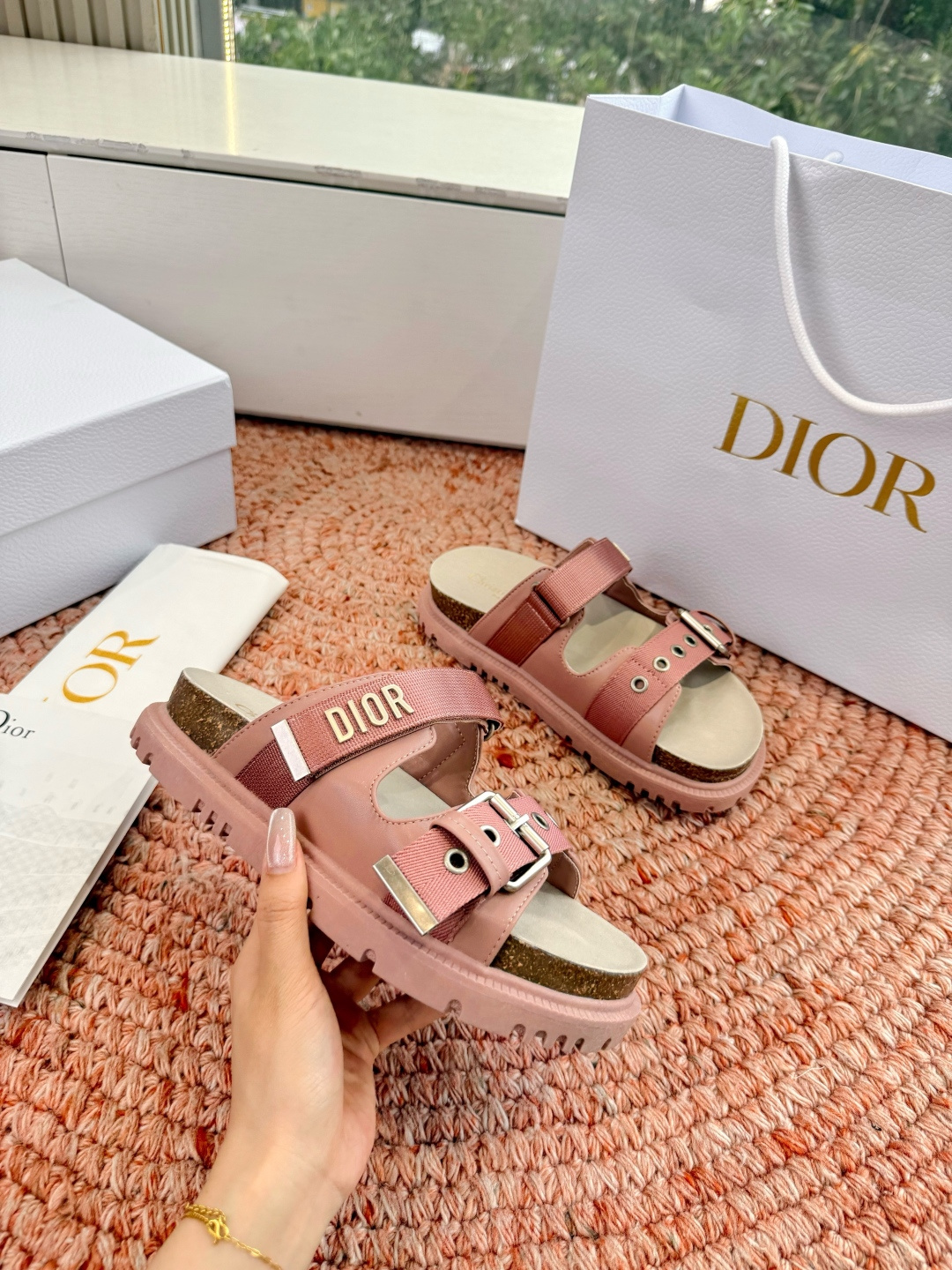 디올(DIOR) CD 버클 슬리퍼 신발