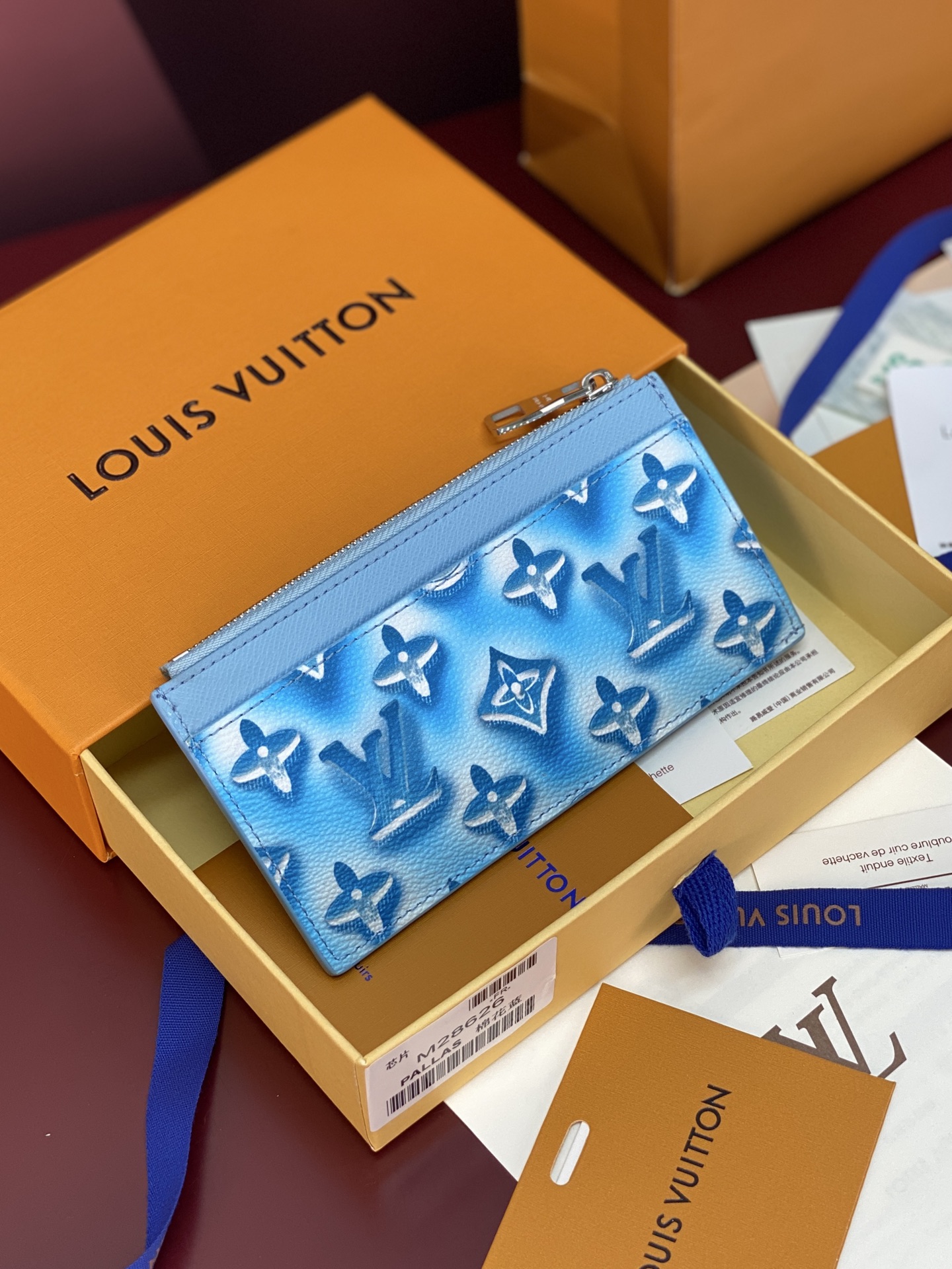 [Louis Vuitton] LV 루이비통 타이가 모노그램 코인 카드 홀더 (코튼 블루) 지갑
