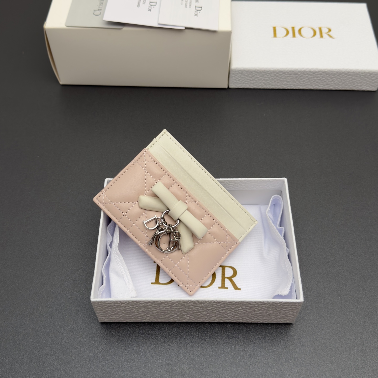 [Dior] 디올 Lady Freesia 레이디 프리지아 까나쥬 램스킨 카드 홀더 지갑