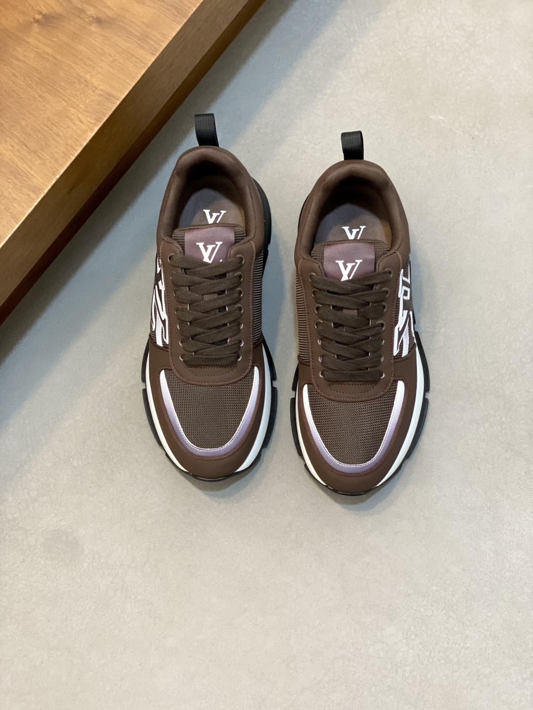 [Louis Vuitton] LV 루이비통 스크립트 로고 LV 트레이너 스니커즈 신발
